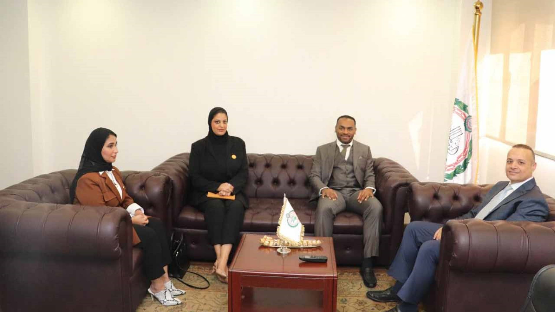 صورة بعنوان: أيمن الباروت يبحث مع الأمين العام للبرلمان العربي أوجه التعاون  