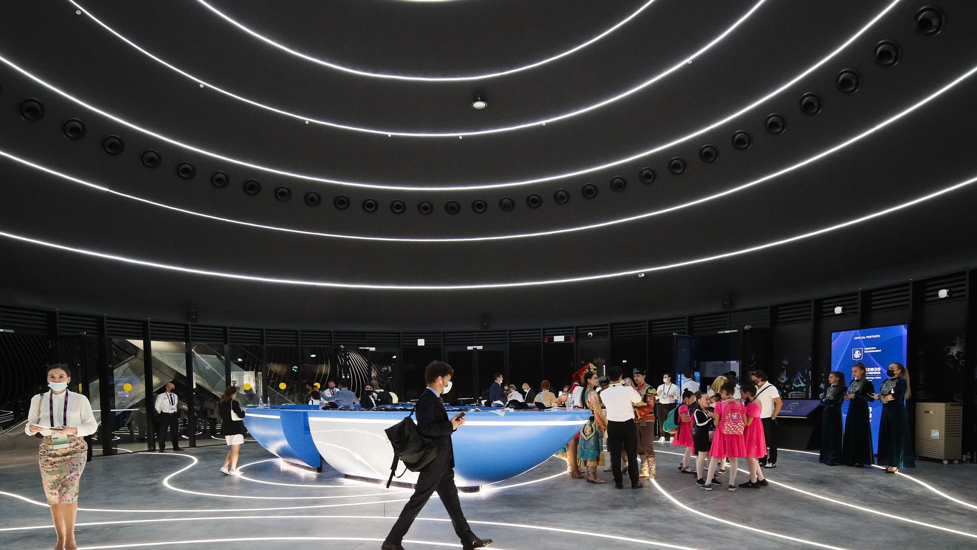 صورة بعنوان: زوار إكسبو 2020 دبي يصفون متعتهم برؤية العالم في مكان واحد 