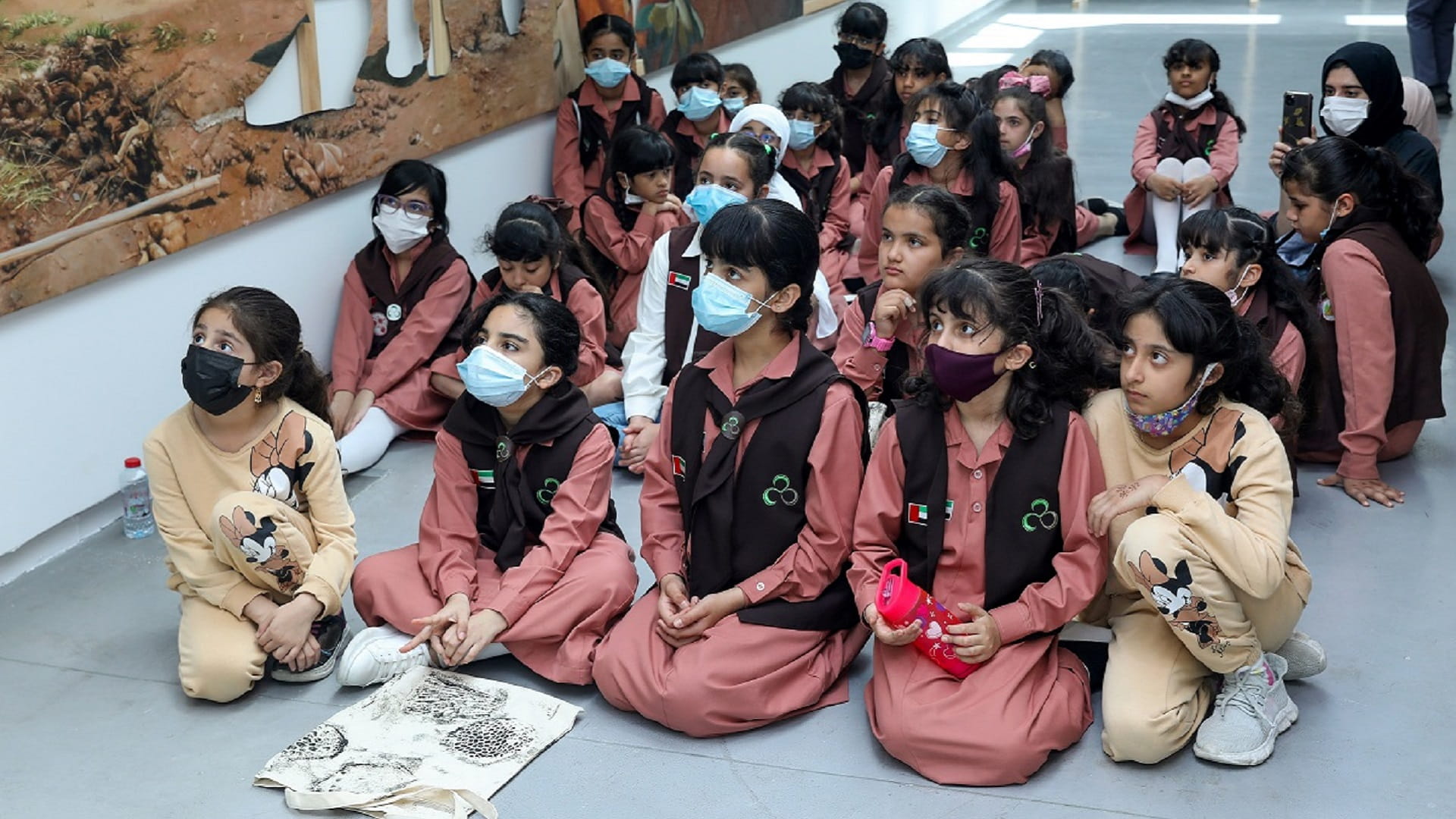 صورة بعنوان: برنامج الربيع يثري مهارات "مرشدات الشارقة" بالفنون والأنشطة  