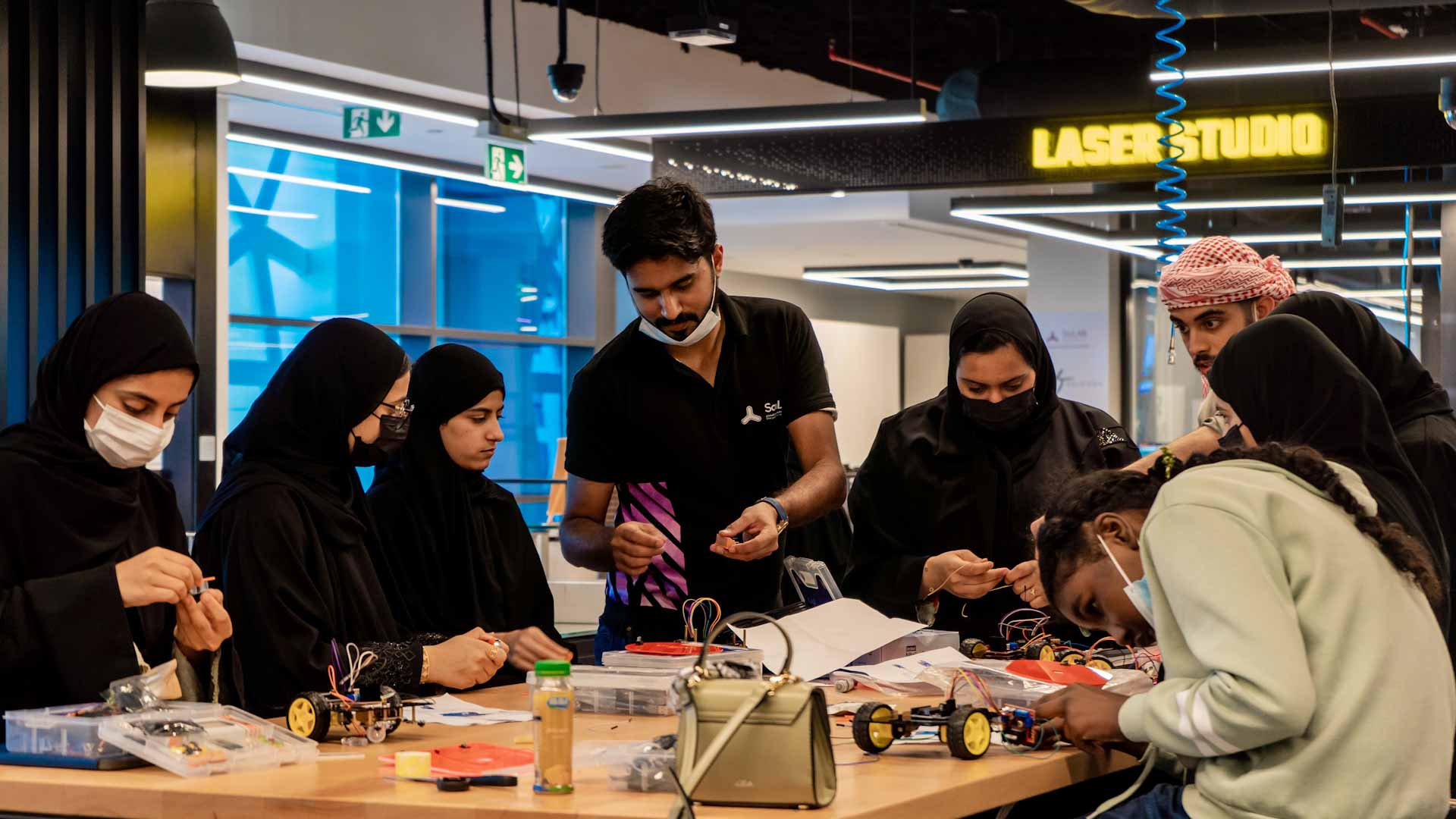 صورة بعنوان: "الشارقة للابتكار" يطلق دورات في الطباعة ثلاثية الأبعاد للطلبة  