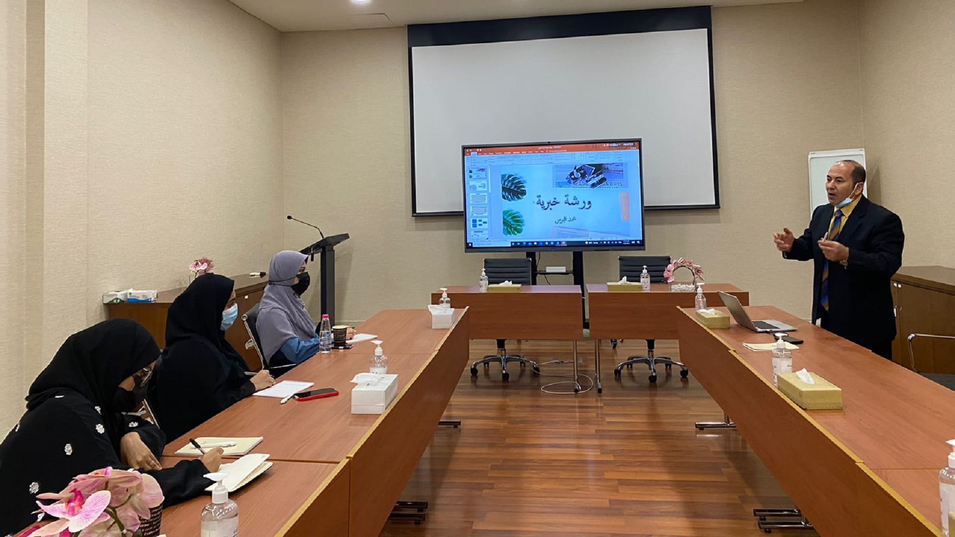 صورة بعنوان: "المكتب الثقافي" ينظم ورشة الكتابة الصحافية لطلبة الجامعة القاسمية 