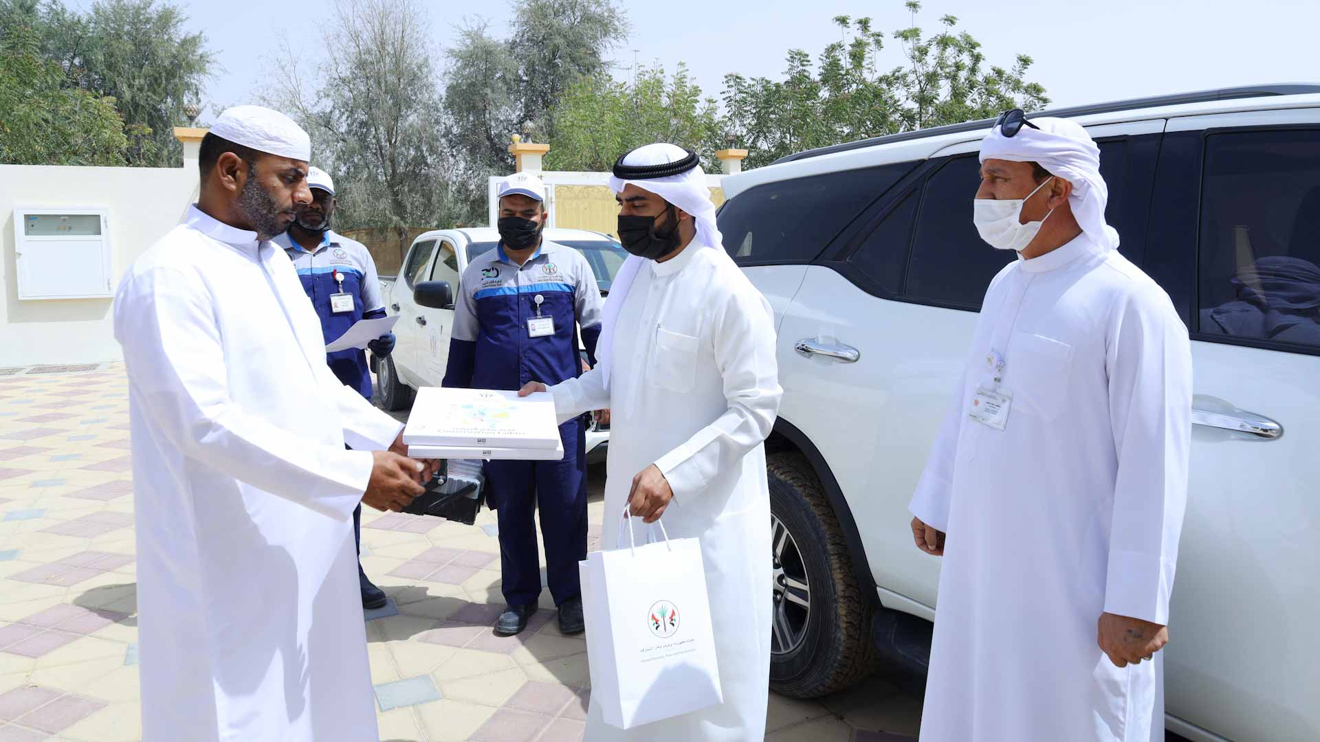 صورة بعنوان: كهرباء الشارقة تطلق مبادرة لتركيب قطع الترشيد في منازل الرحمانية 