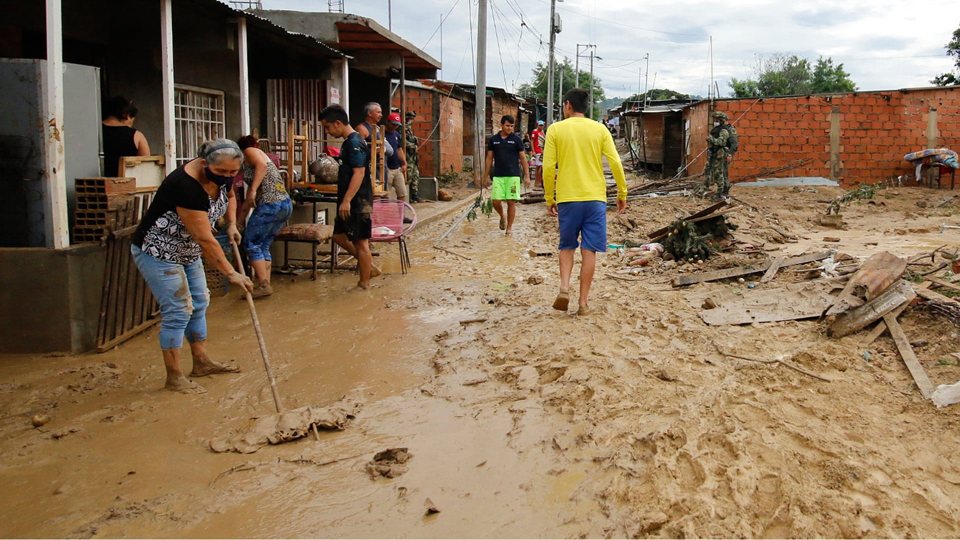 Image for the title: Colombian flooding kills 10, several missing: authorities 