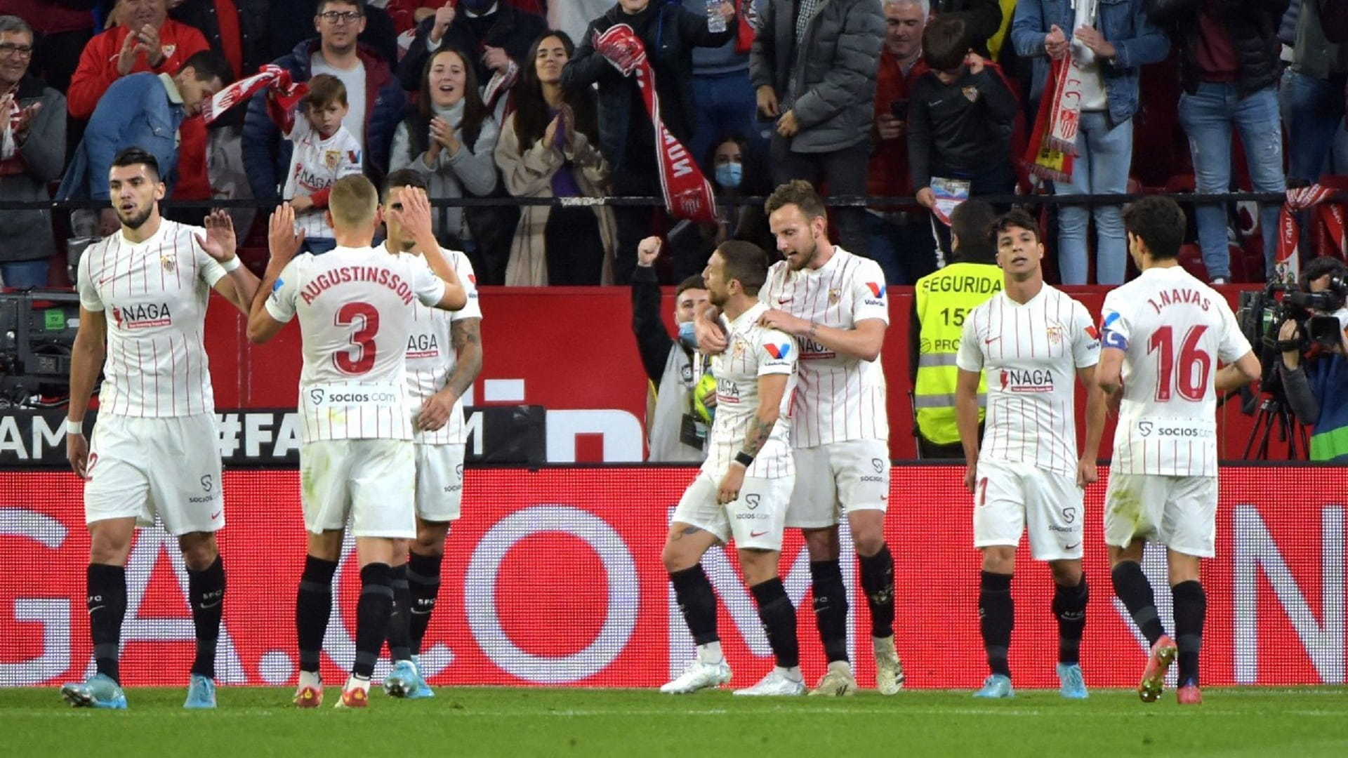 صورة بعنوان: إشبيلية يقسو على غرناطة برباعية في الدوري الإسباني 