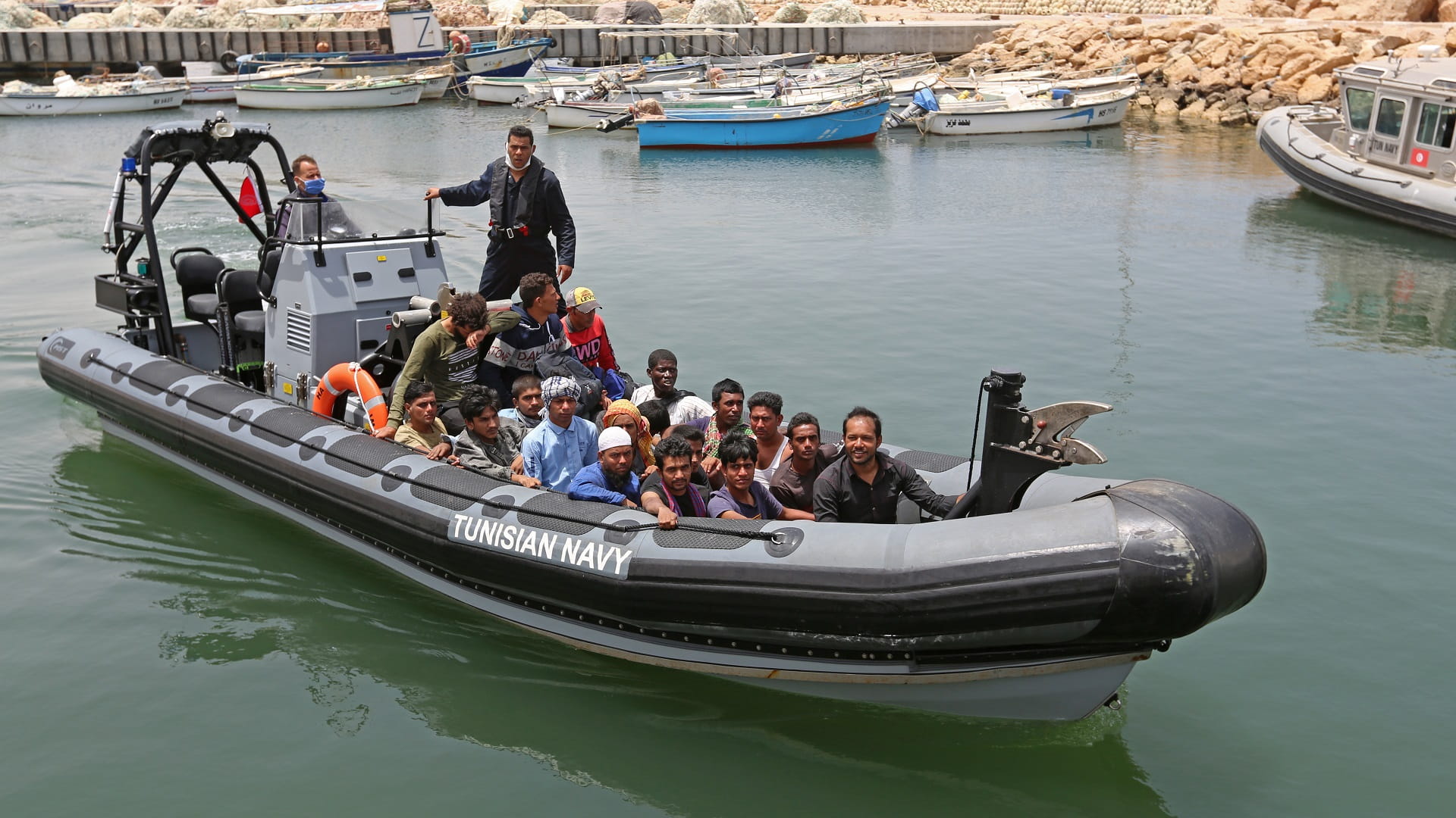 صورة بعنوان: السلطات التونسية تنتشل جثث 13 مهاجراً قبالة سواحلها 