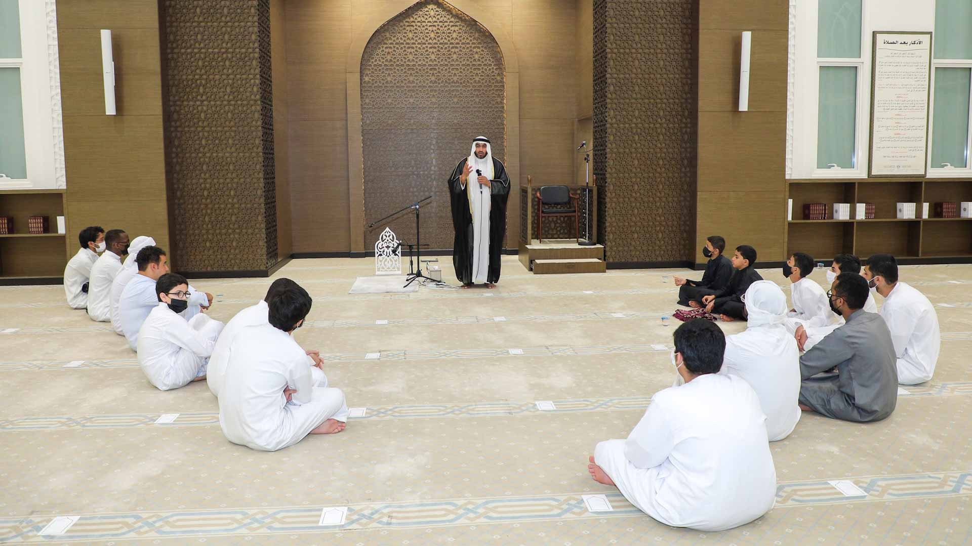 صورة بعنوان: "التمكين الاجتماعي" تنظم جلسة دينية لأبناء المؤسسة في جامع طوى 