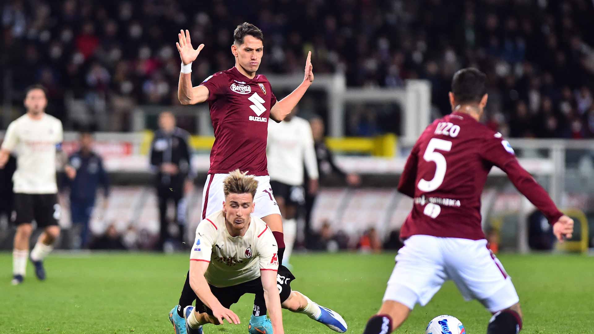 Image for the title: Serie A leaders AC Milan held to second successive stalemate 