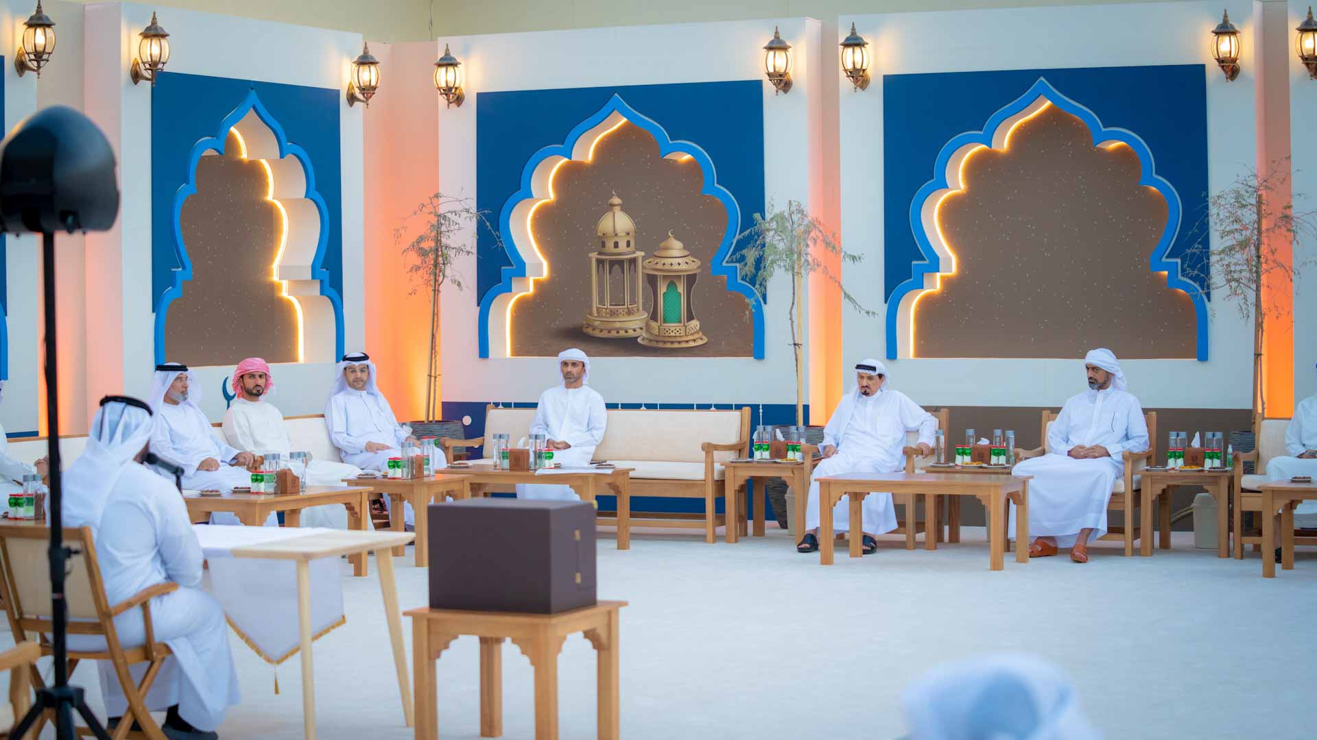 صورة بعنوان: حاكم عجمان يستضيف مدير وطلاب مركز حميد بن راشد لخدمة القران  