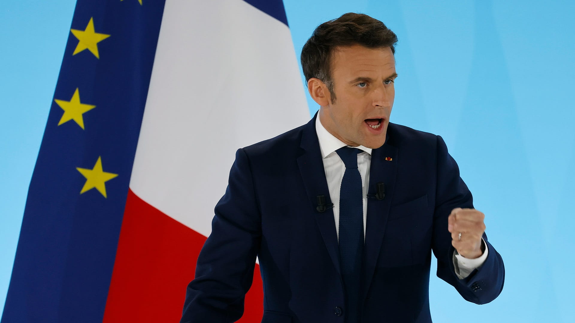 Image for the title: Paris stocks, euro gain on Macron vote result 