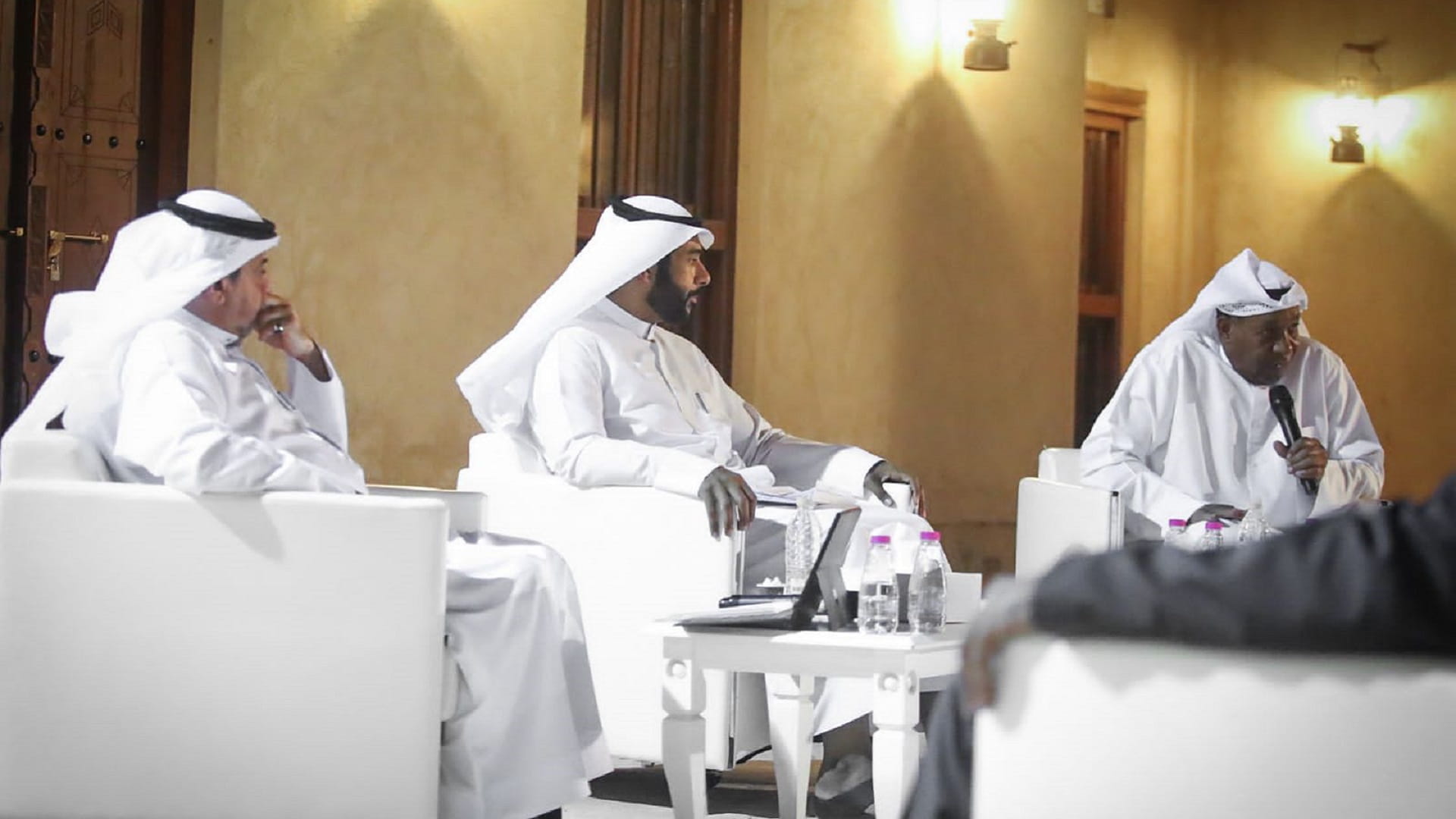 صورة بعنوان: المكتب الثقافي والإعلامي ينظم ندوة "الفن الشعبي كلمة ونغم" 