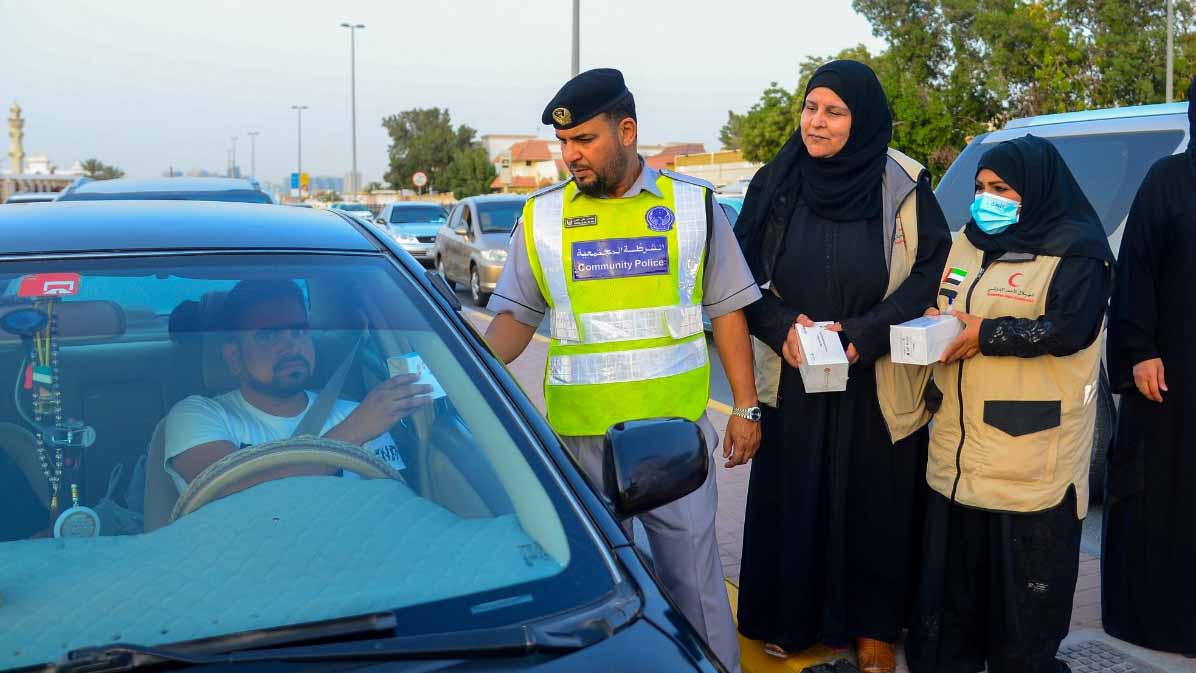 Image for the title: Sharjah Police and Red Crescent distribute Iftar meals 