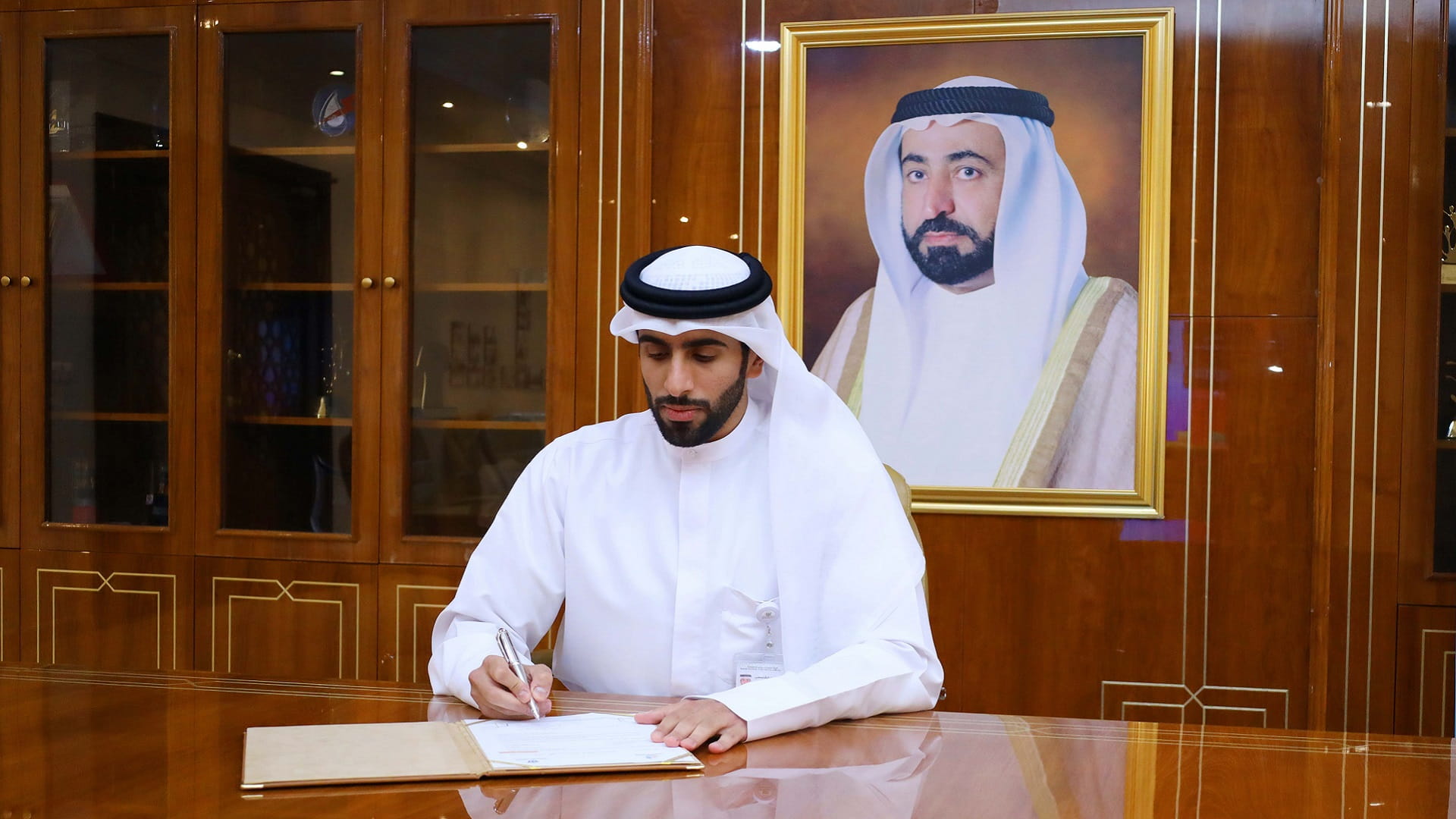 صورة بعنوان: كهرباء الشارقة تجدد التزامها بوثيقة مراعاة السن 