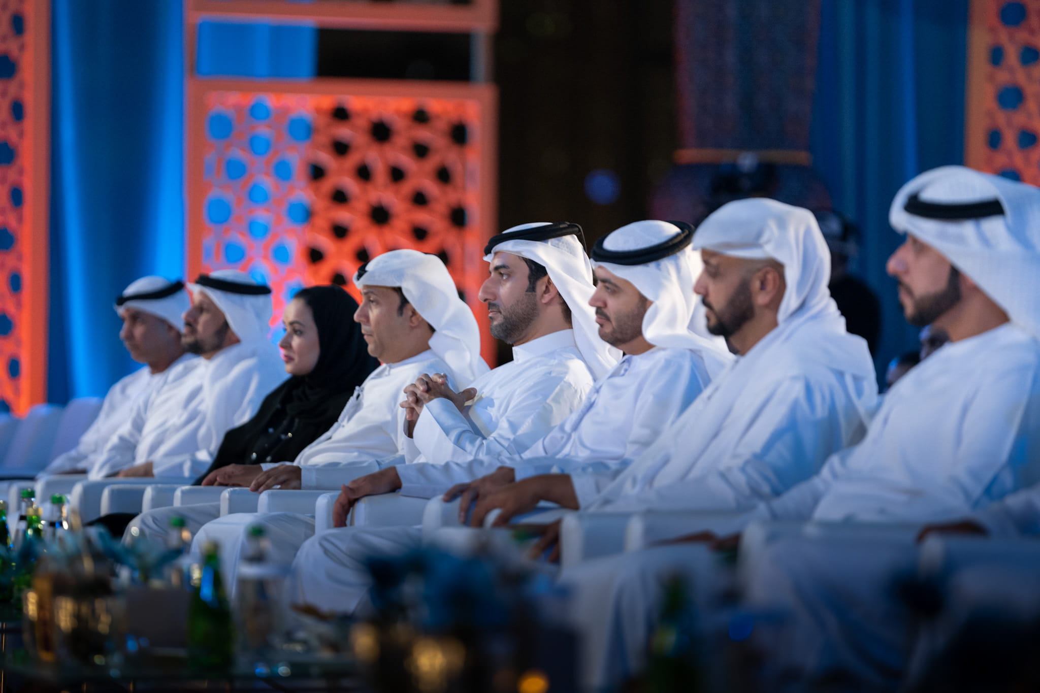 صورة بعنوان: سلطان بن أحمد يشهد أولى جلسات المجلس الرمضاني بمسرح المجاز 