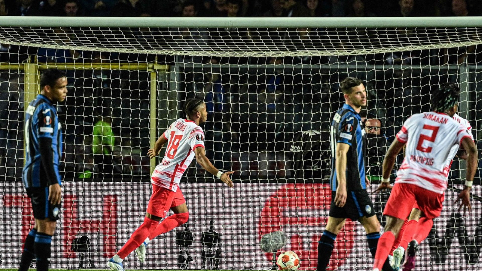 صورة بعنوان: لايبزج يبلغ المربع الذهبي للدوري الأوروبي لكرة القدم 