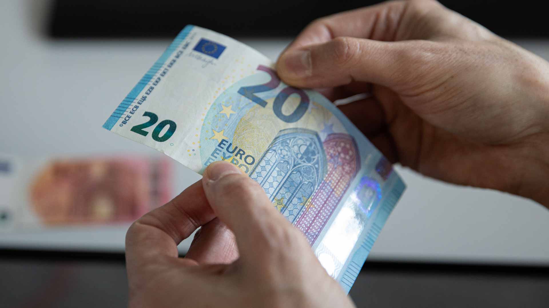 صورة بعنوان: البنك المركزي الأوروبي: حرب أوكرانيا "تؤثر بشدة" على اقتصاد اليورو 