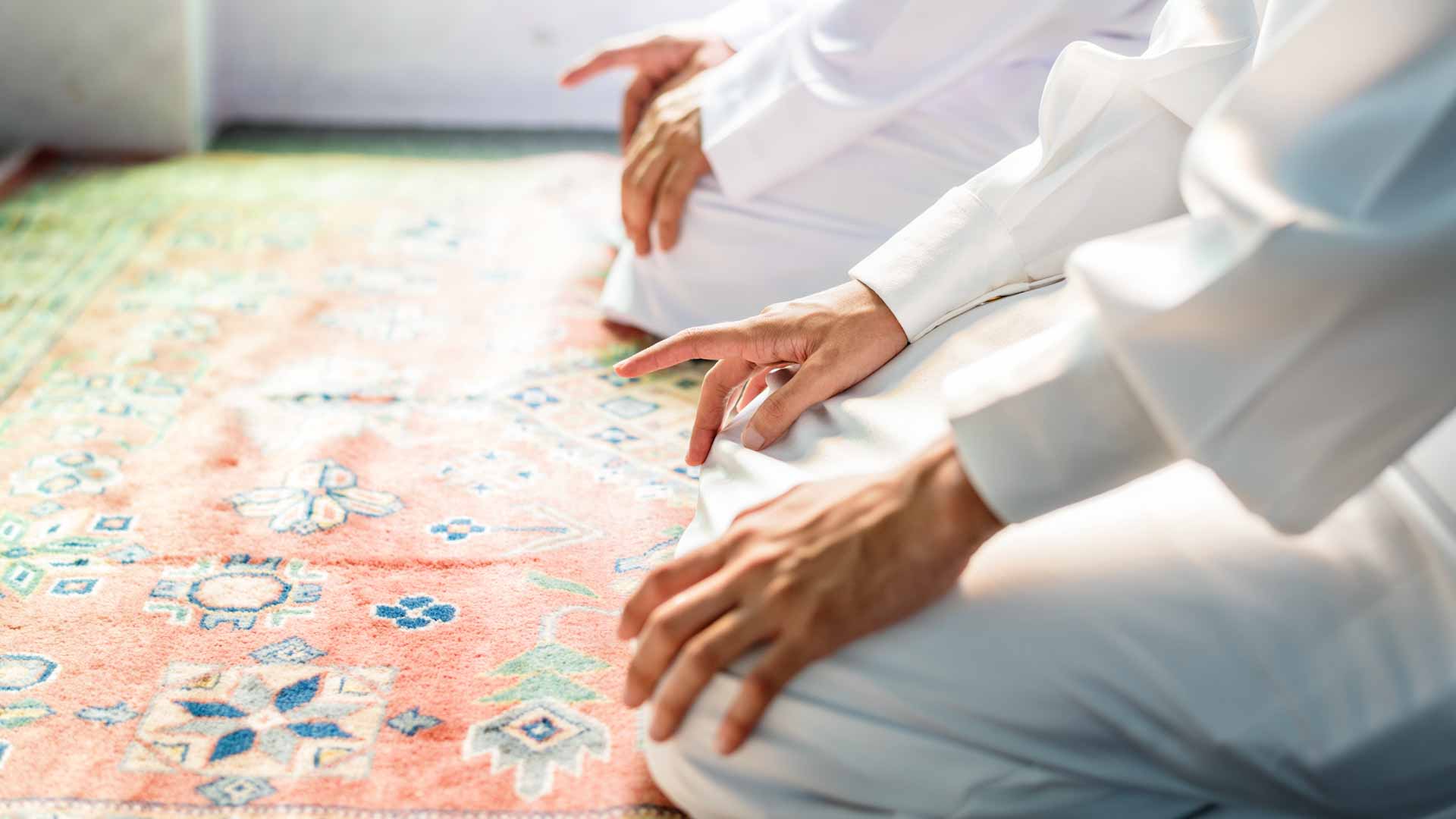 صورة بعنوان: من أفضل الأعمال في الشهر الفضيل 