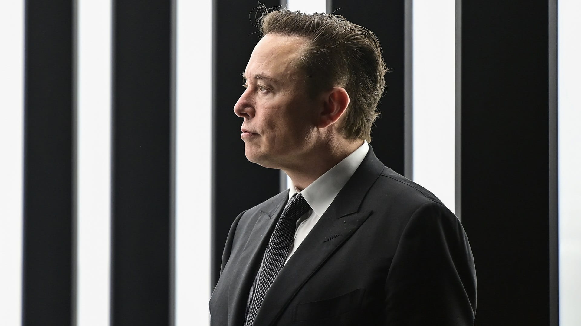 Image for the title: Elon Musk launches hostile takeover bid for Twitter 