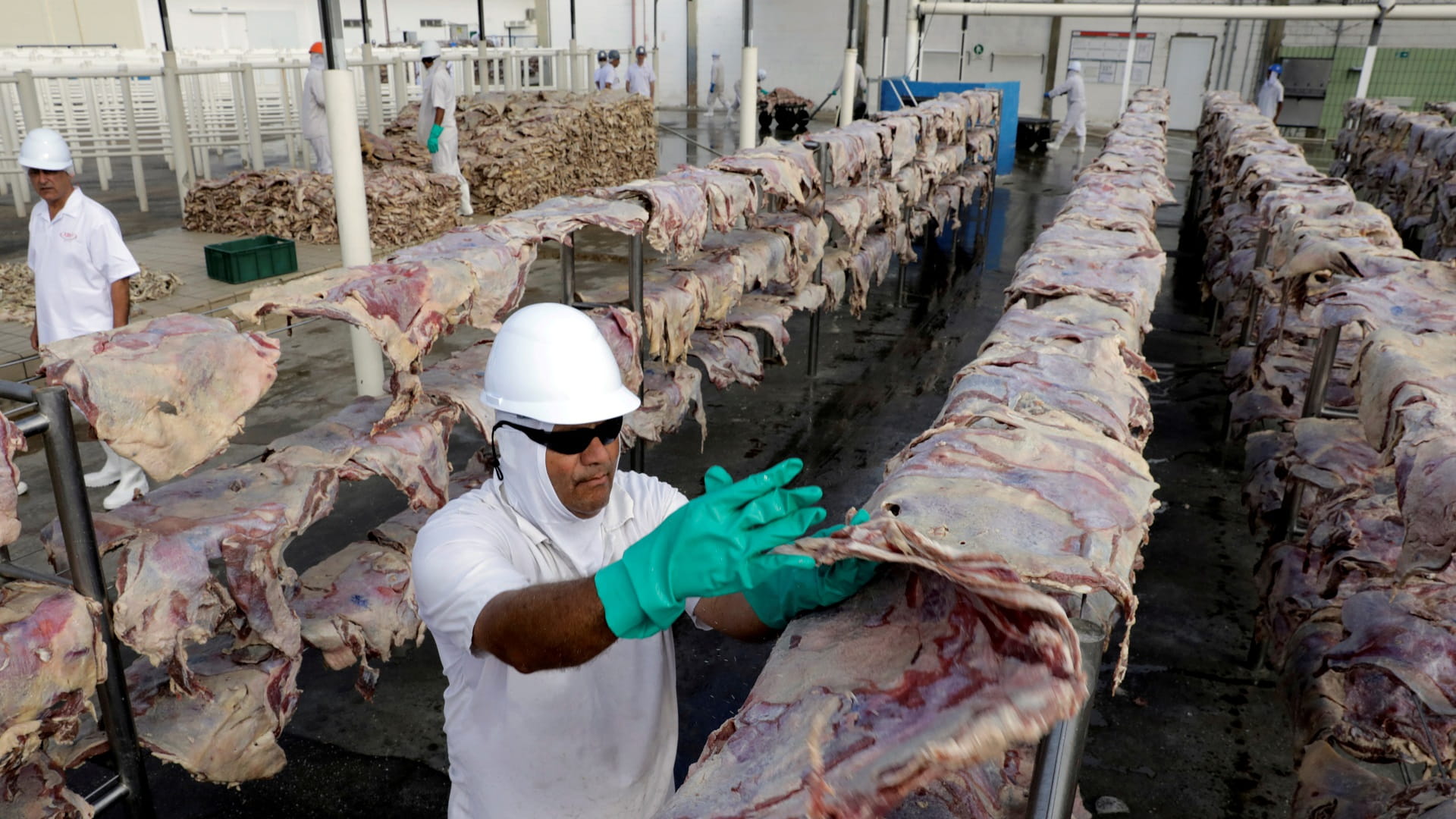 صورة بعنوان: الصين تعلق شراء لحوم من ثلاث شركات برازيلية لمدة أسبوع 