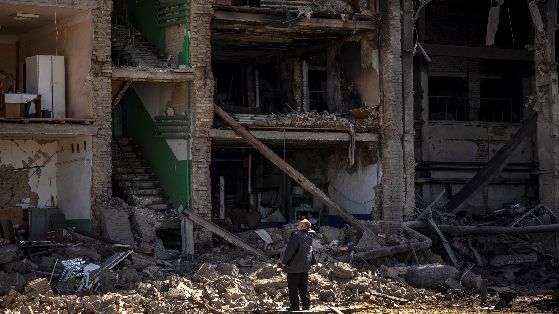Image for the title: Russia hits Kyiv missile factory after flagship sunk 