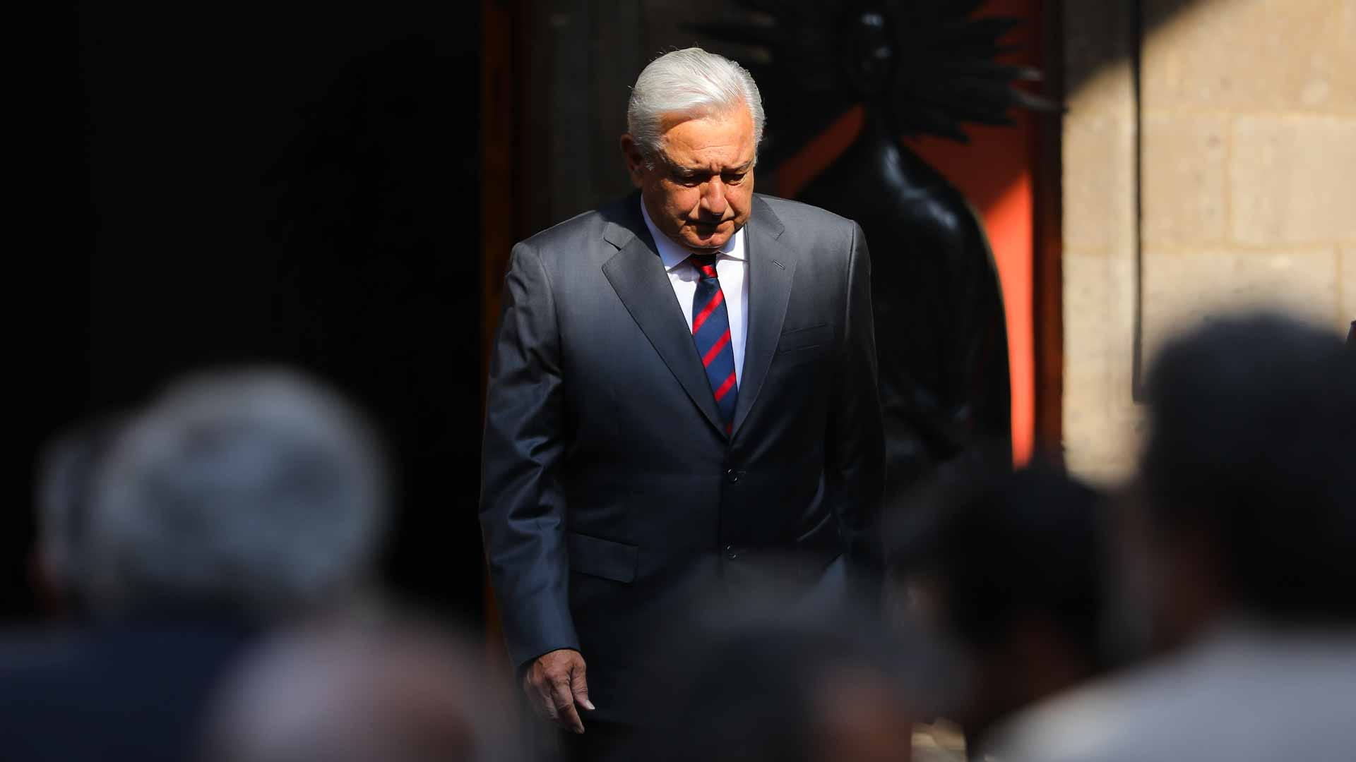 Image for the title: Mexico president decries 'treason' after power reforms defeated 