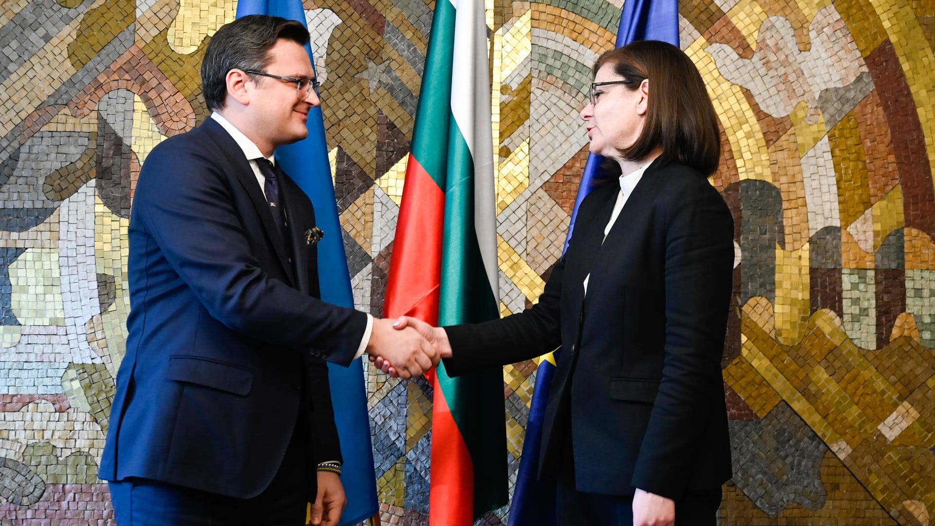 Image for the title: Ukraine plea for military aid stumbles in Bulgaria 