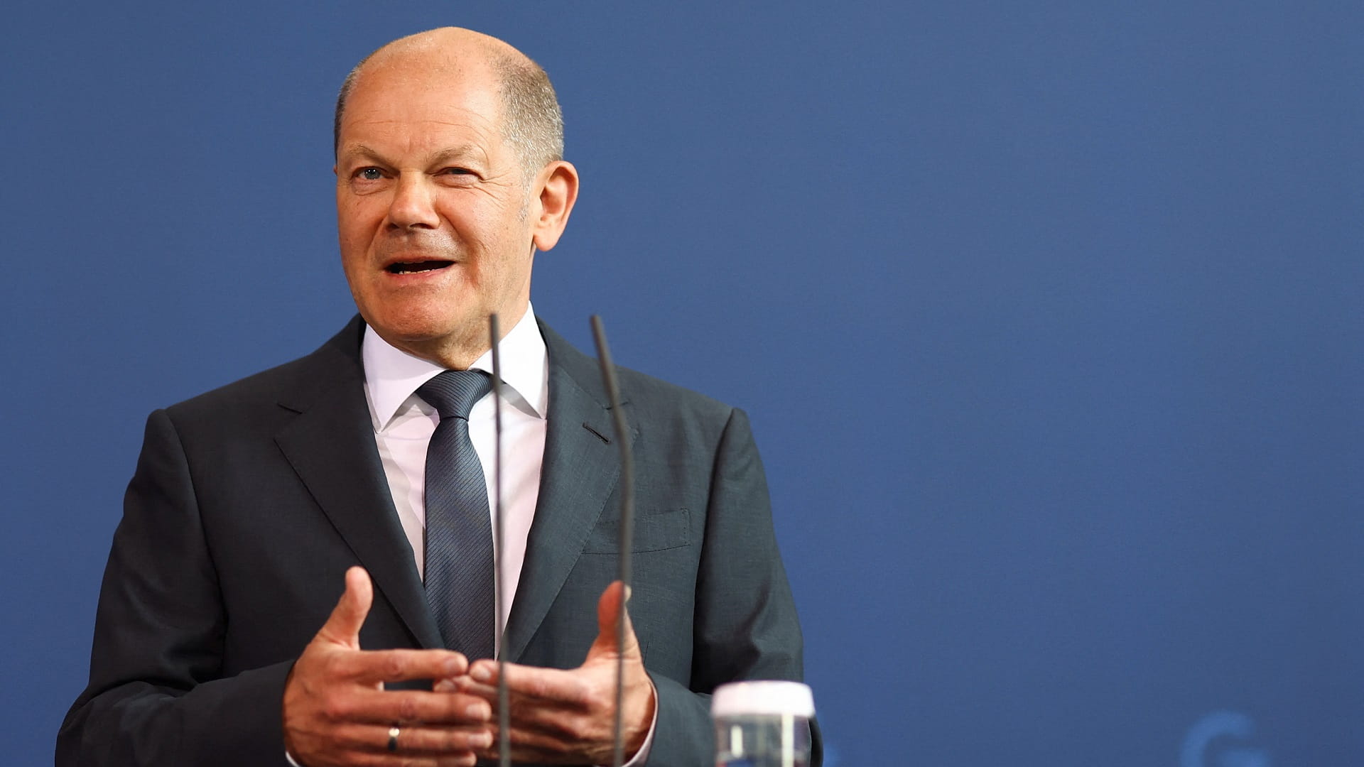 Image for the title: Taciturn Scholz under fire for hesitant Ukraine stance 