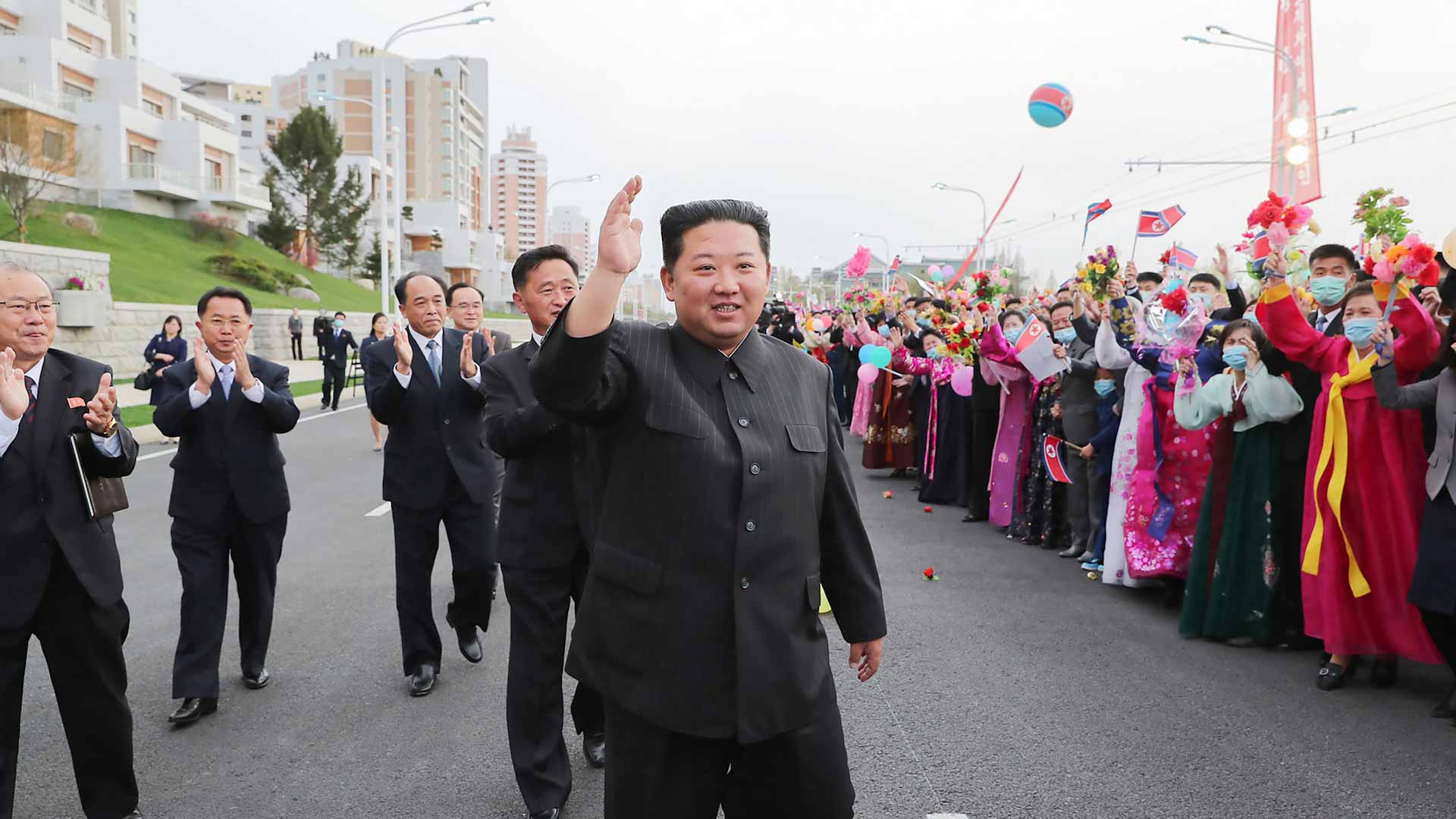 صورة بعنوان: في بادرة غير متوقعة.. زعيما الكوريتين يتبادلان الرسائل الودية 