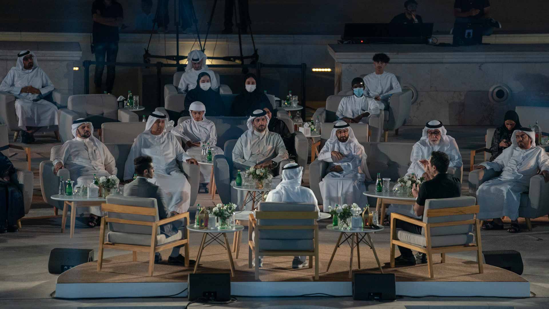 صورة بعنوان: سلطان بن أحمد يشهد جلسة "الفن العابر للأجيال" بمدرج خورفكان 