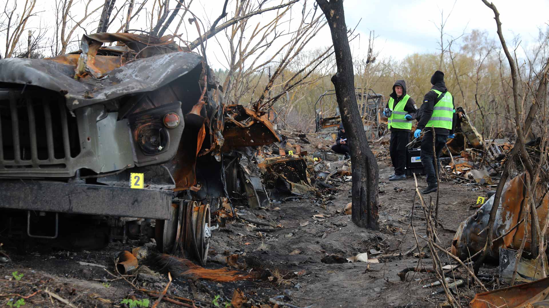 Image for the title: Shattered evacuees emerge from Ukraine's Mariupol 