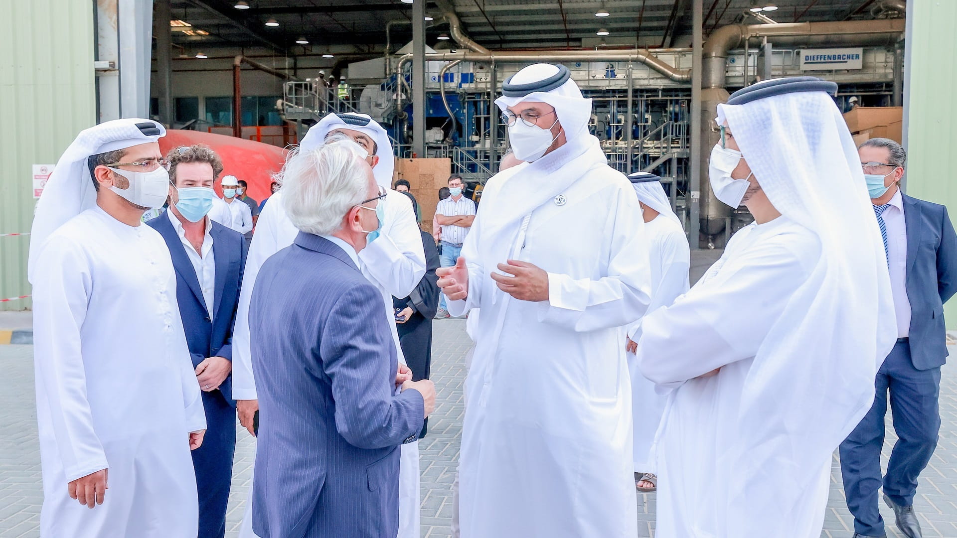 صورة بعنوان: سلطان الجابر يزور مدينة خليفة الصناعية "كيزاد" 