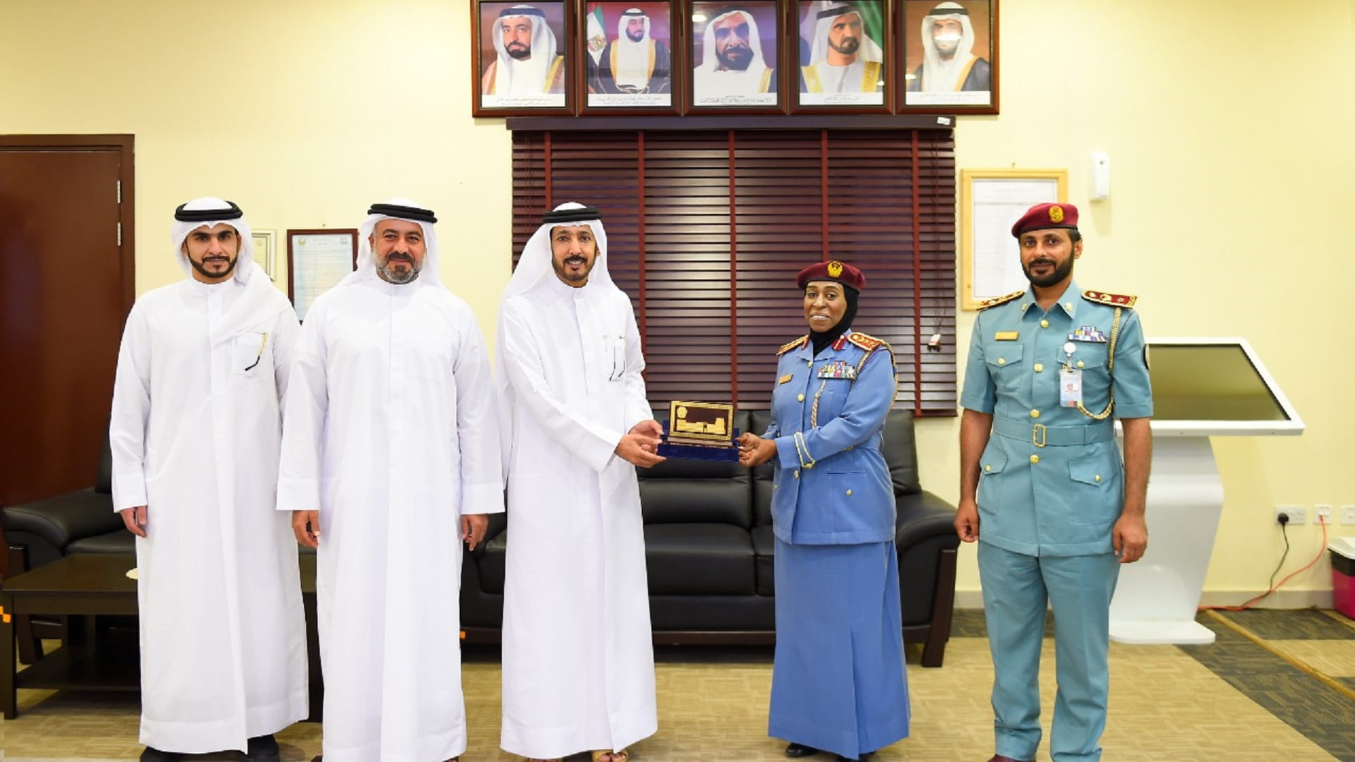 صورة بعنوان: "عقابية الشارقة" تبحث تعزيز التعاون مع مجلس ضاحية الخالدية 