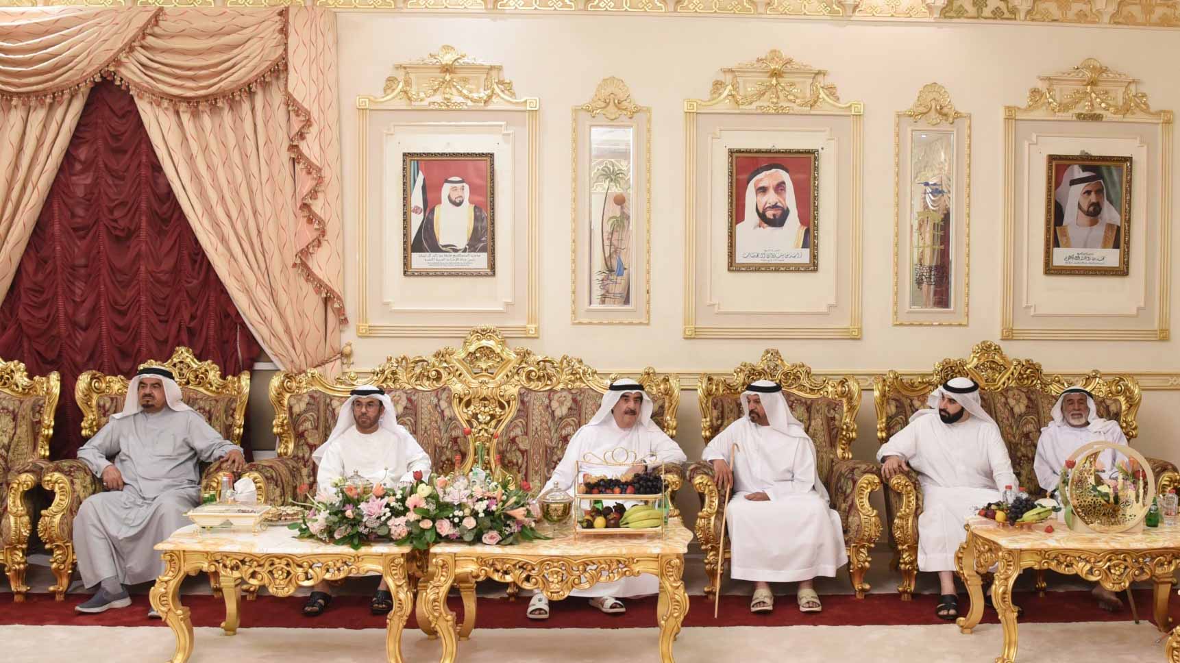 صورة بعنوان: حاكم أم القيوين يزور مجلس أبناء خلفان سالم الشاوي بفلج المعلا 