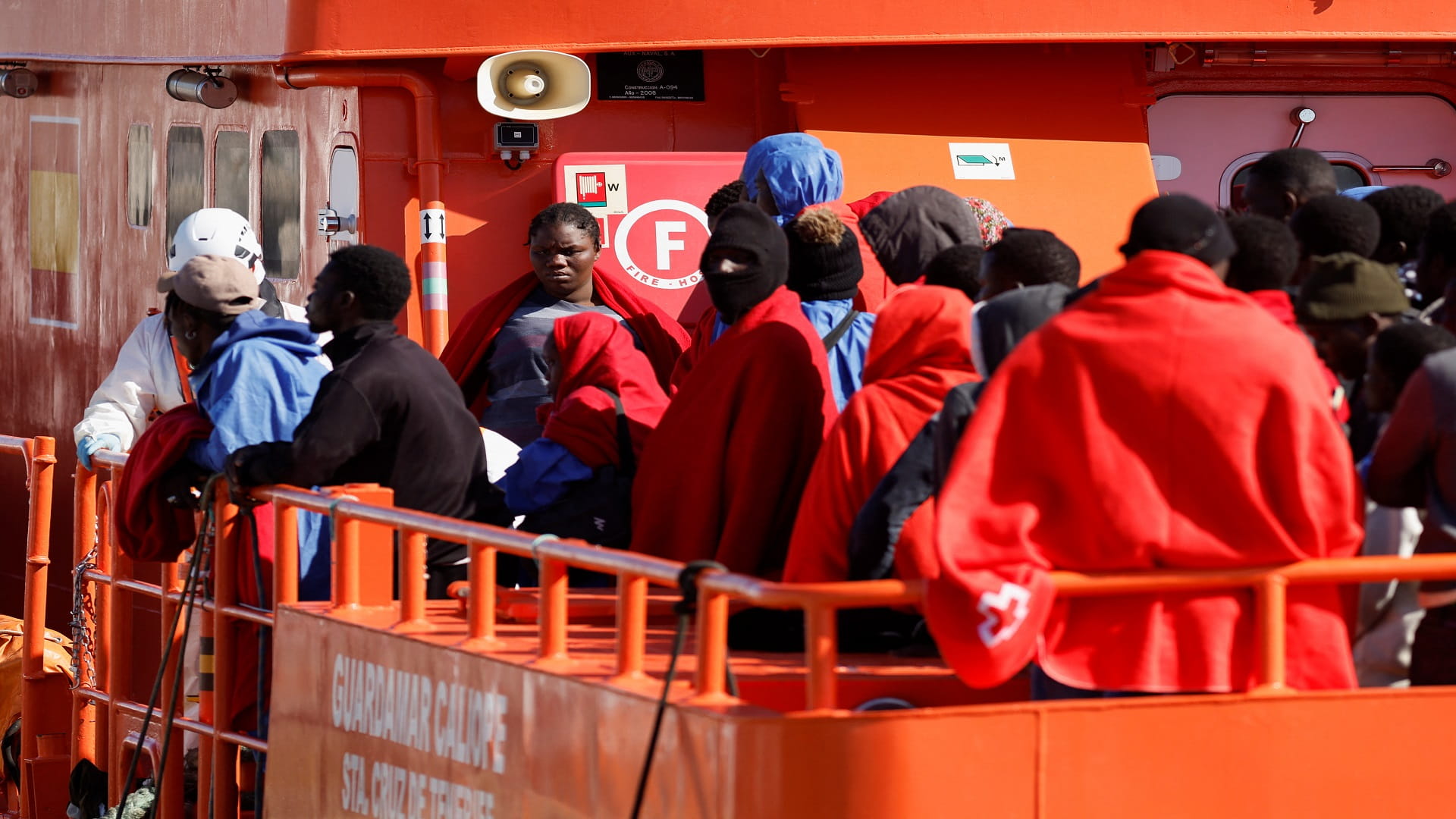 صورة بعنوان: مقتل مهاجر واحد وفقدان 26 بعد انقلاب قارب قرب جزر الكناري  