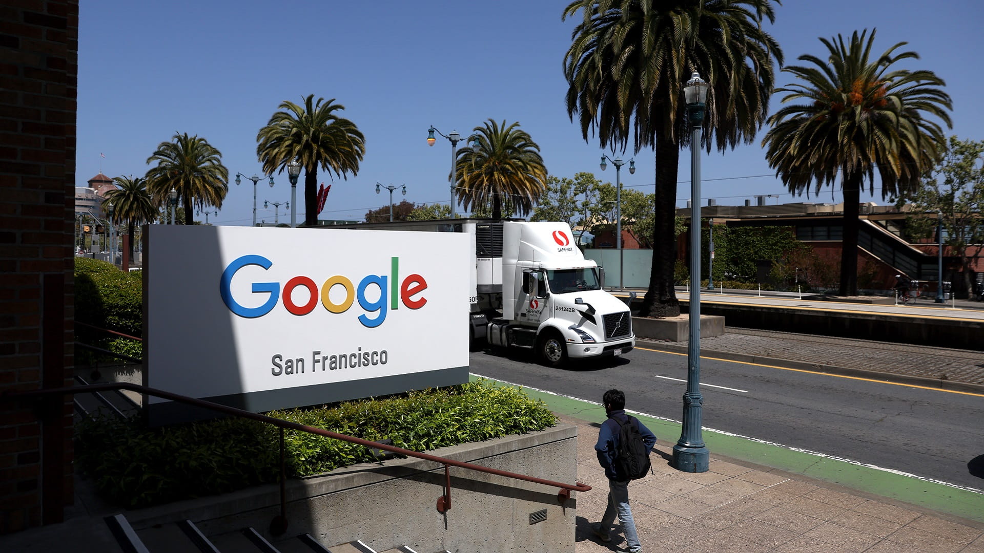 Image for the title: Google-parent Alphabet sees quarterly profit slip 