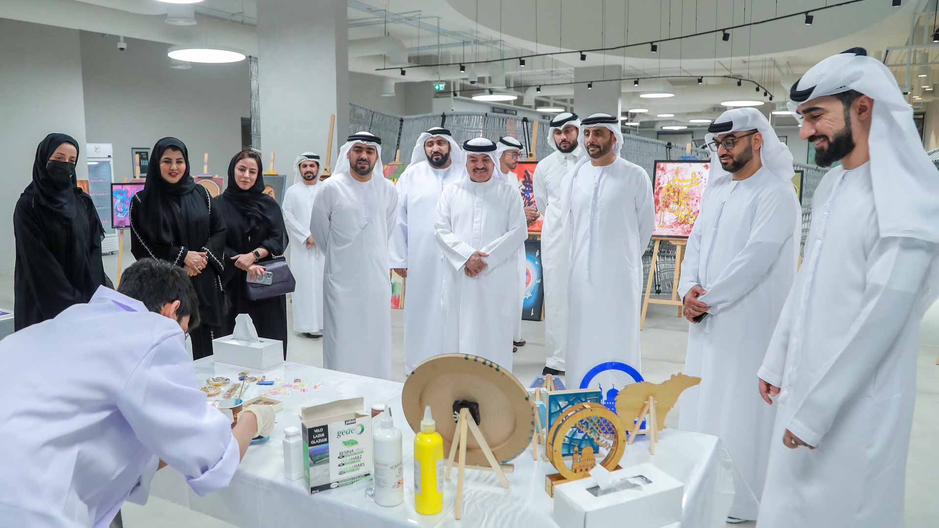 صورة بعنوان: "أسرة الاستشاري" تطلع على جهود ناشئة الشارقة في رعاية الموهوبين  