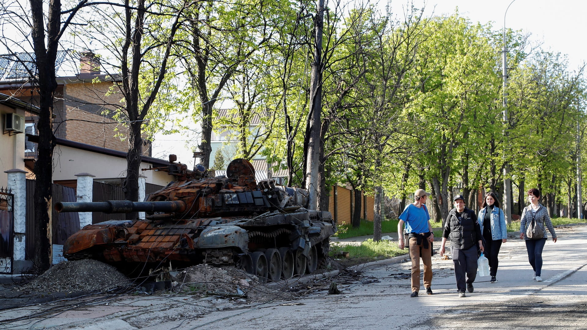 صورة بعنوان: مسؤول دفاعي أميركي: بعض القوات الروسية تغادر ماريوبول 