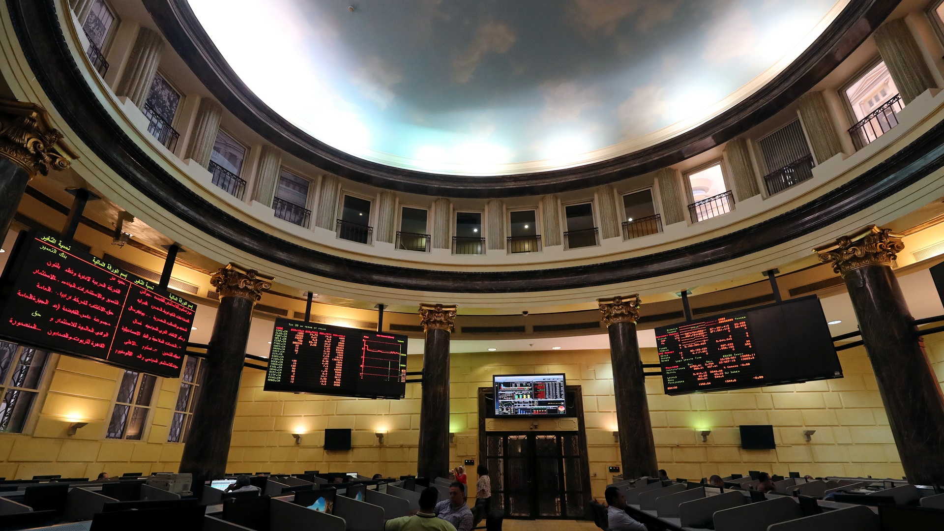صورة بعنوان: أداء البورصة المصرية يفوق باقي أسواق الشرق الأوسط 