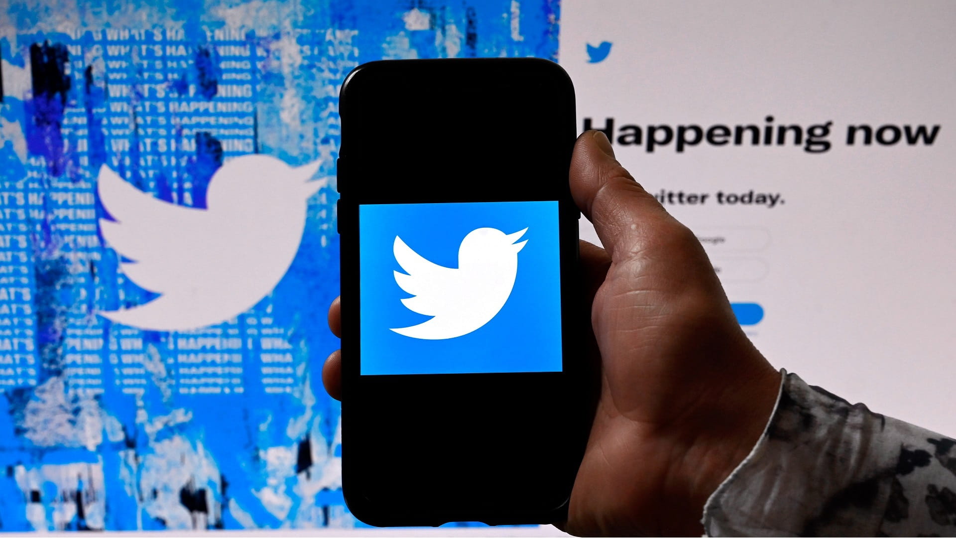 Image for the title: Twitter reports mixed Q1 results after Musk deal 