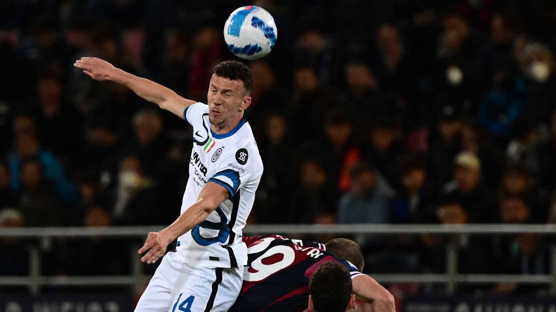 صورة بعنوان: إنتر يسقط أمام بولونيا ويهدي الصدارة للغريم ميلان بالدوري الإيطالي 