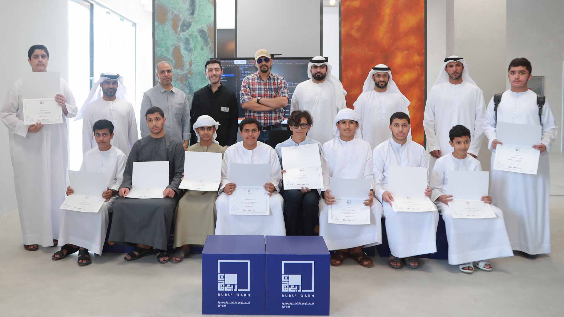 صورة بعنوان: مبرمج القرن يكشف عن 54 مشروعاً ابتكارياً للأطفال والشباب 