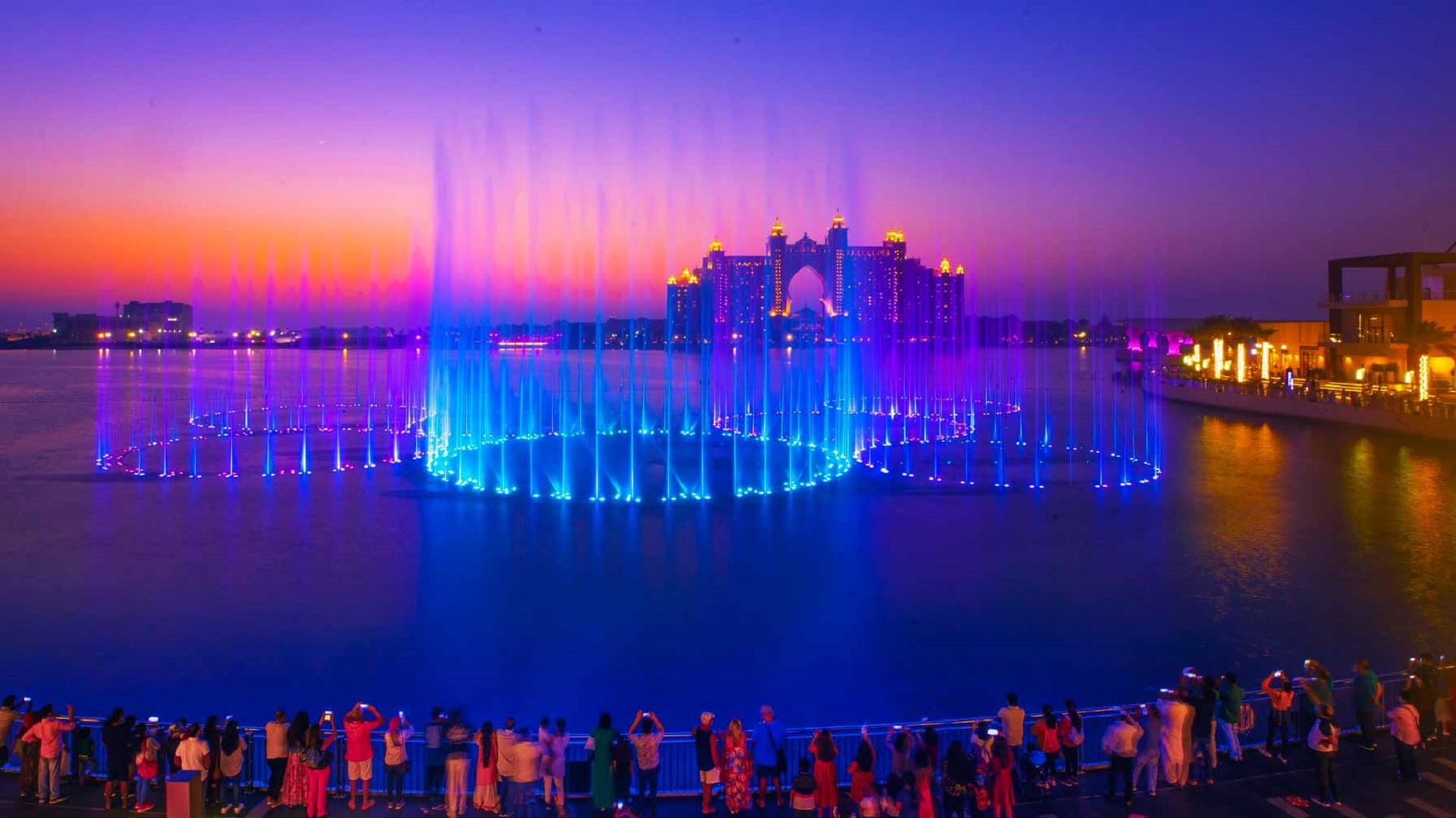 صورة بعنوان: الإمارات تستقبل عيد الفطر بأجواء ما قبل الجائحة 