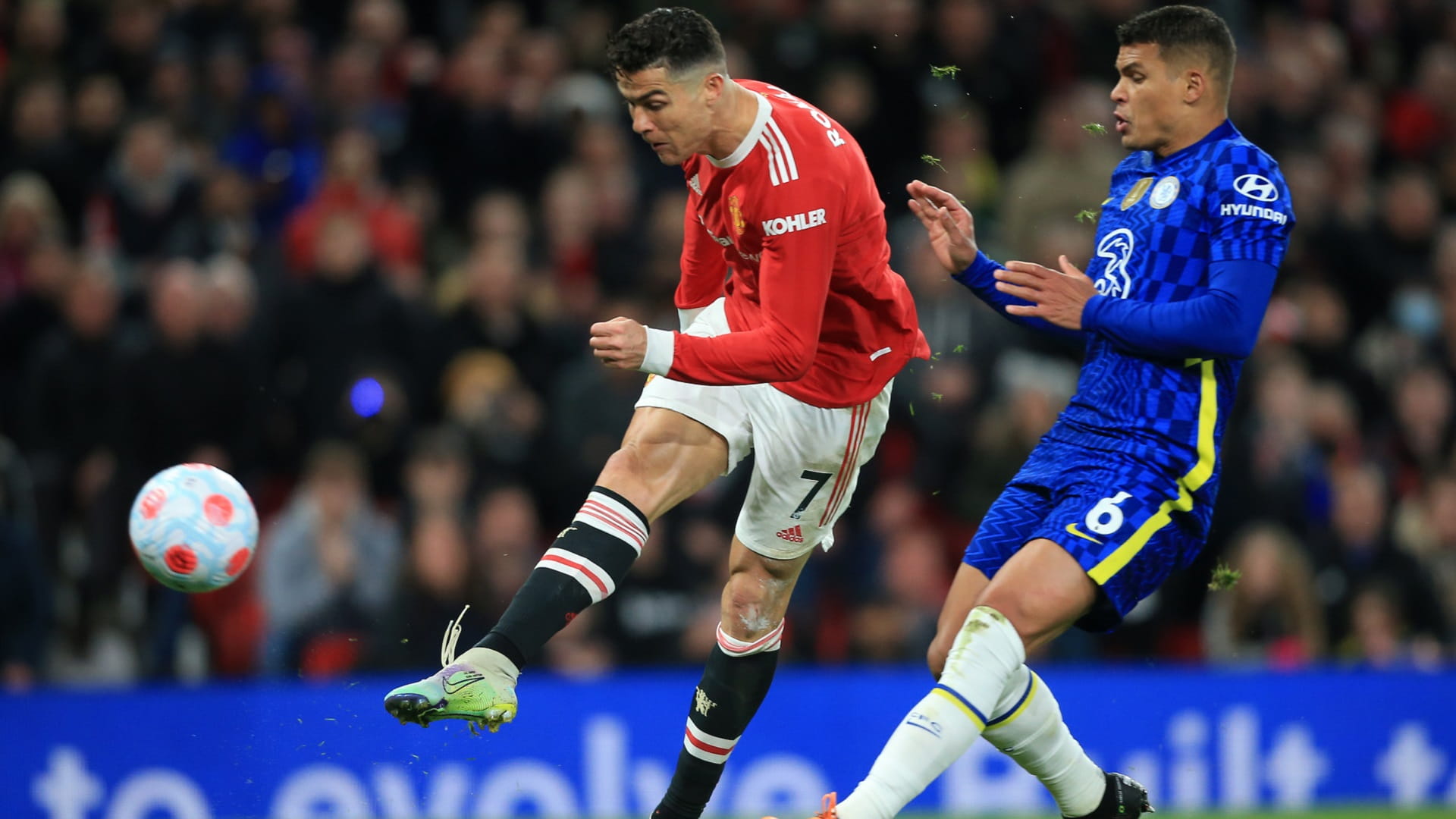 Image for the title: Man Utd vs Chelsea… Clash of titans ends with a tie 