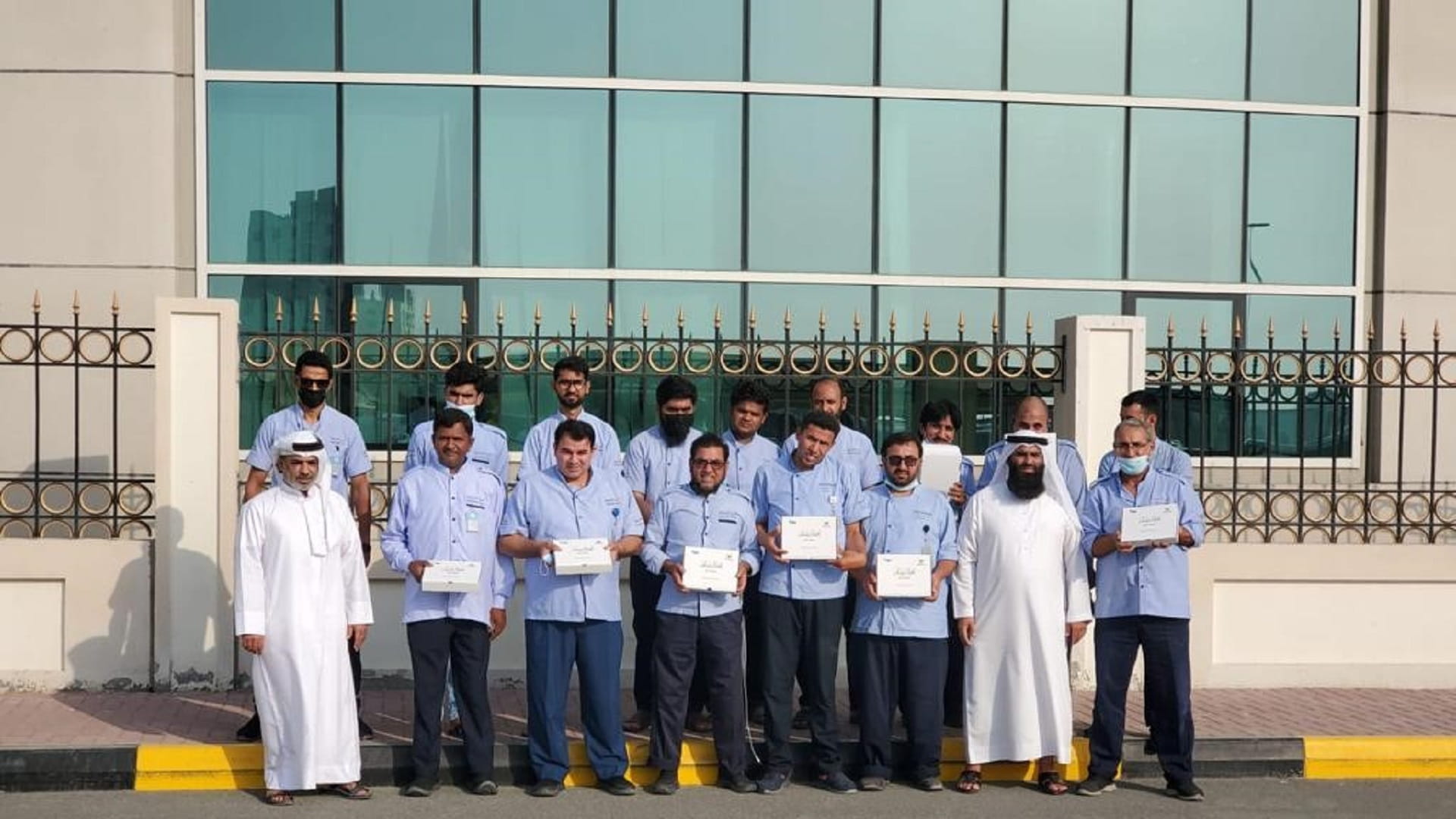 Image for the title: Sharjah Taxi distributes 15,000 meals during Ramadan 