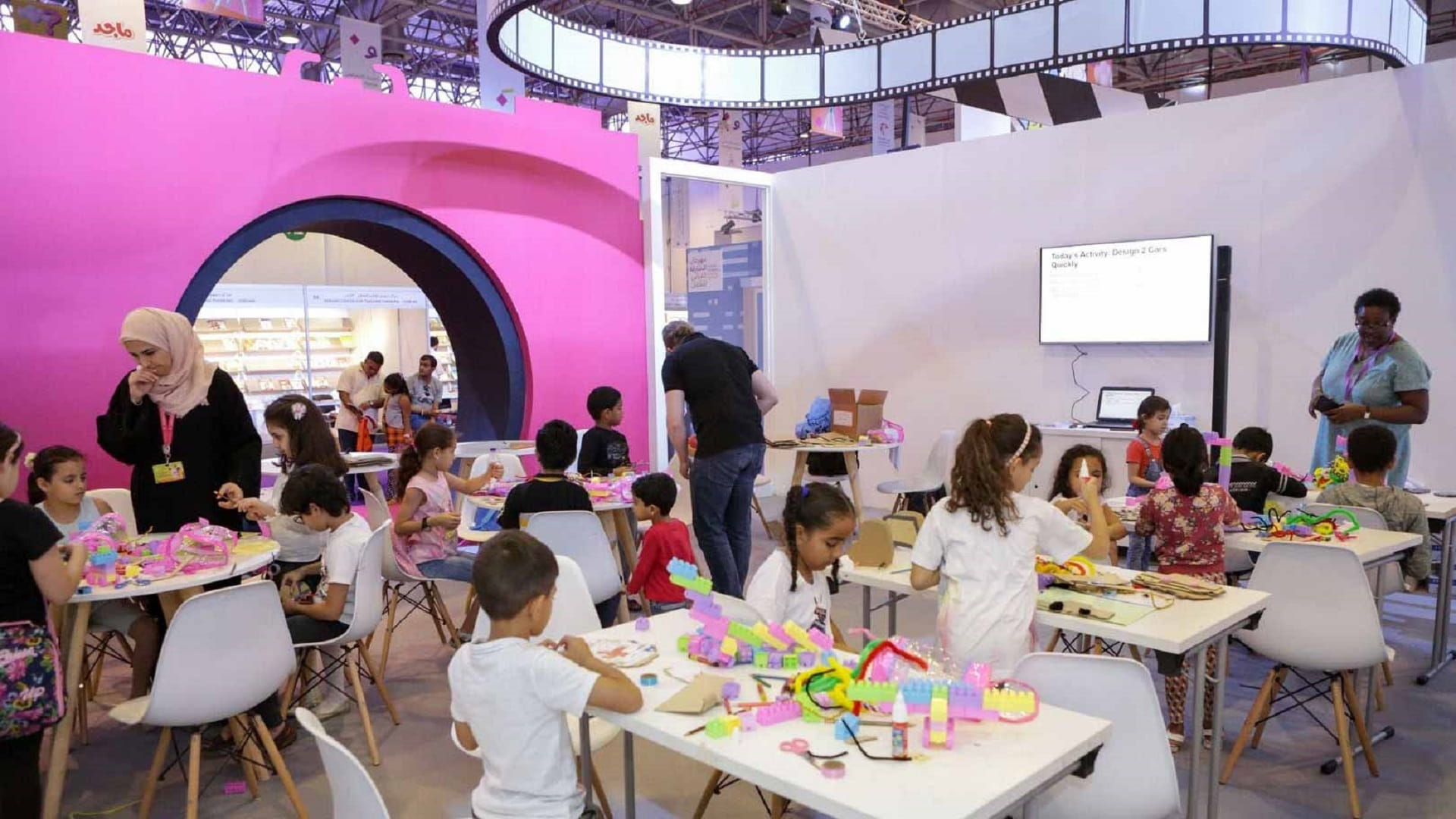 صورة بعنوان: "الشارقة القرائي للطفل" يفتح للصغار الباب لاكتشاف مواهبهم  