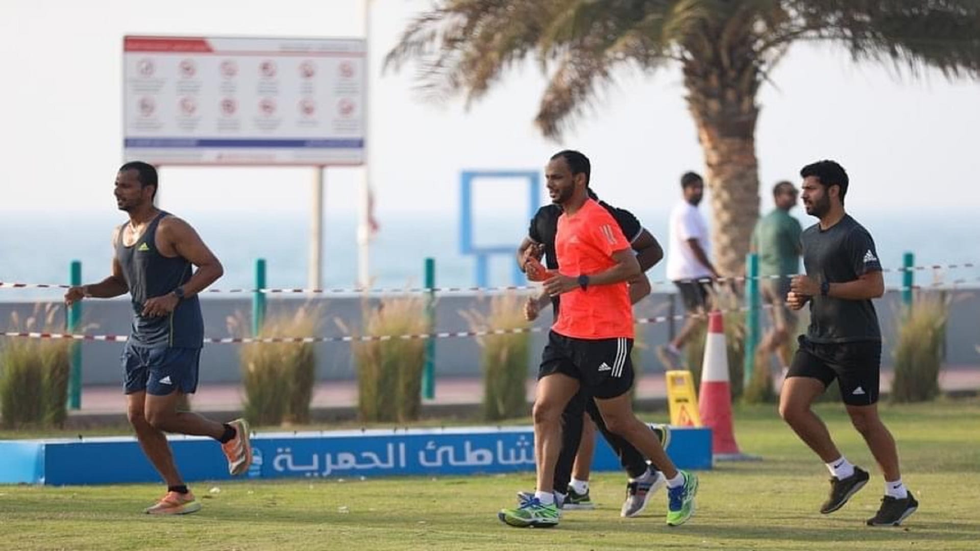 صورة بعنوان: اختتام فعالية "رياضة قبل الإفطار" بشاطئ الحمرية 