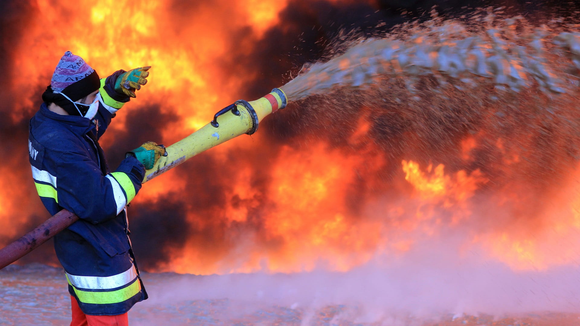 صورة بعنوان: مقتل 5 وإصابة 50 في حريق بشاحنة وقود بجنوب ليبيا 