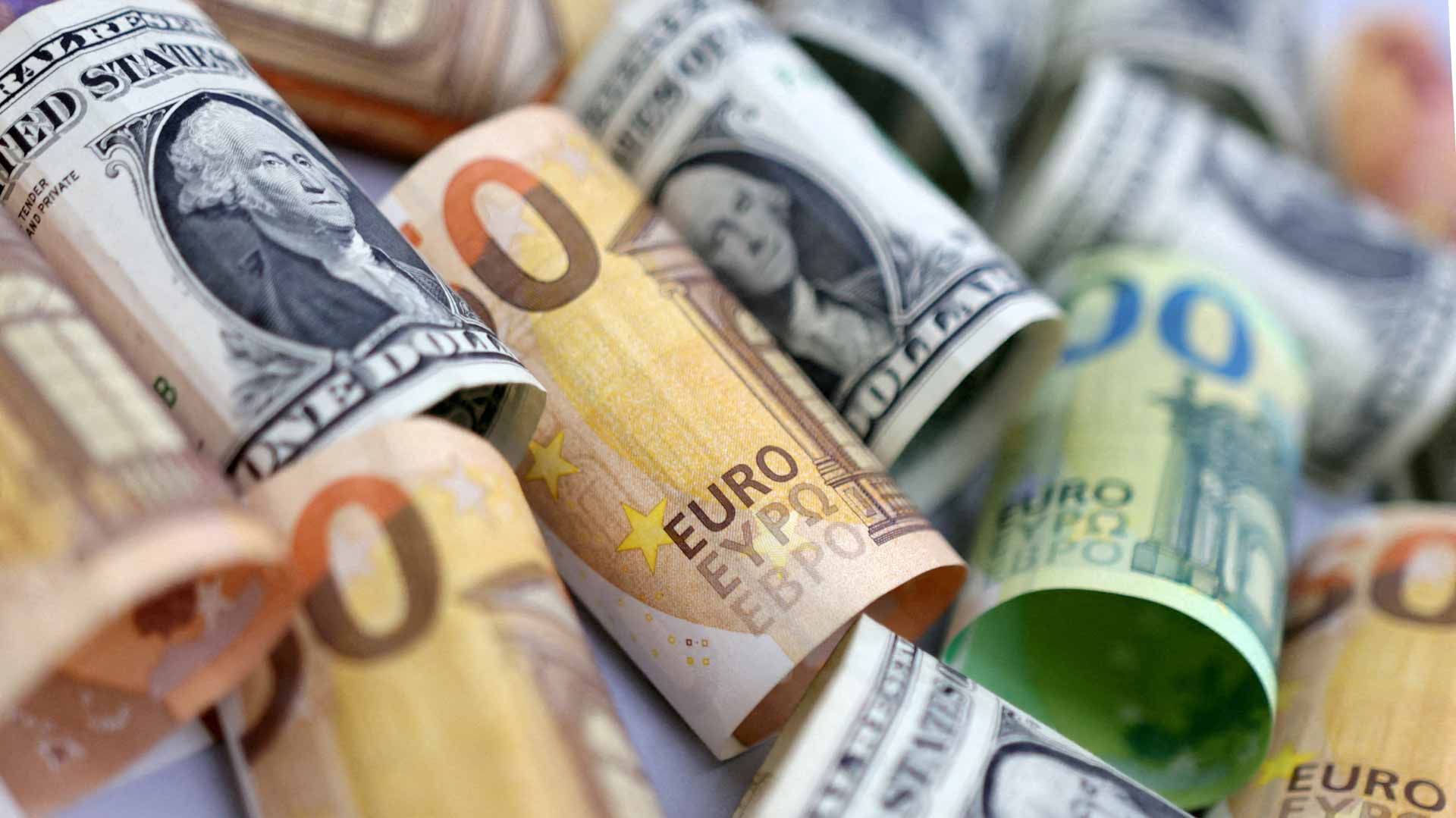 Image for the title: Dollar sinks to 6-week low to yen on bets for less aggressive Fed 