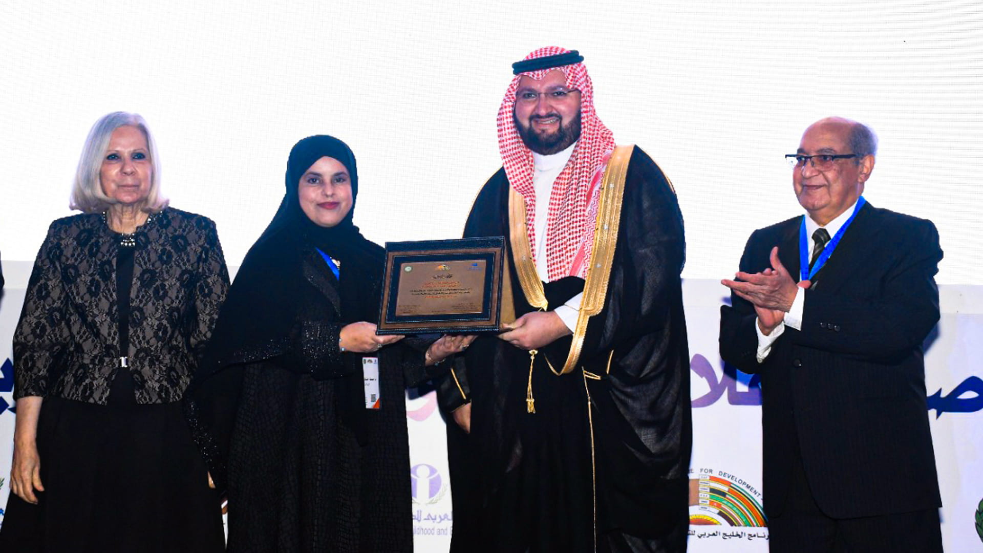 صورة بعنوان: "الجامعة العربية" و"العربي للطفولة" يكرمان "الشارقة صديقة للطفل" 