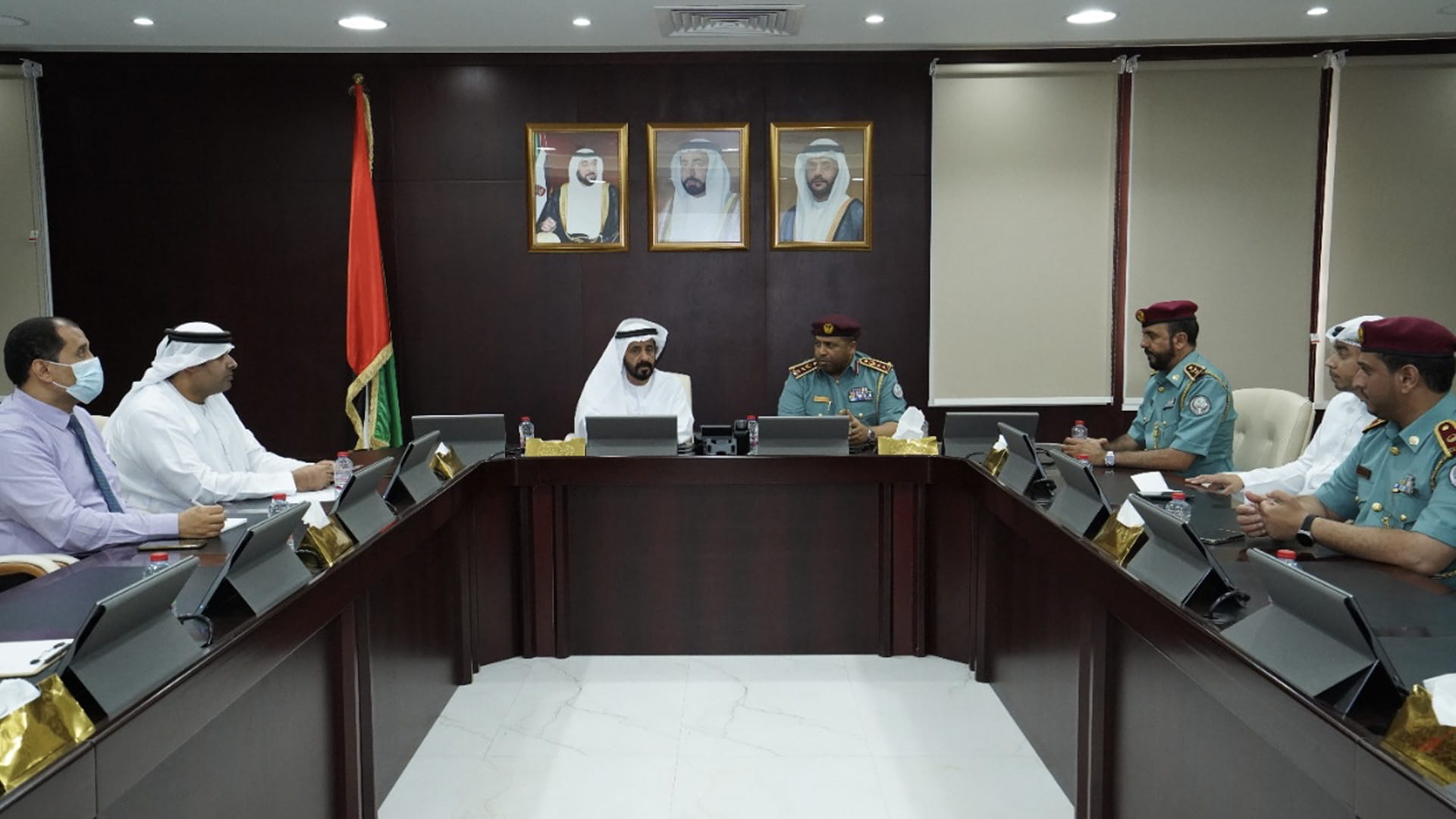 صورة بعنوان: "شرطة الوسطـى" ‏و "بلدية الذيد" تعقدان اجتماعاً تنسيقياً 