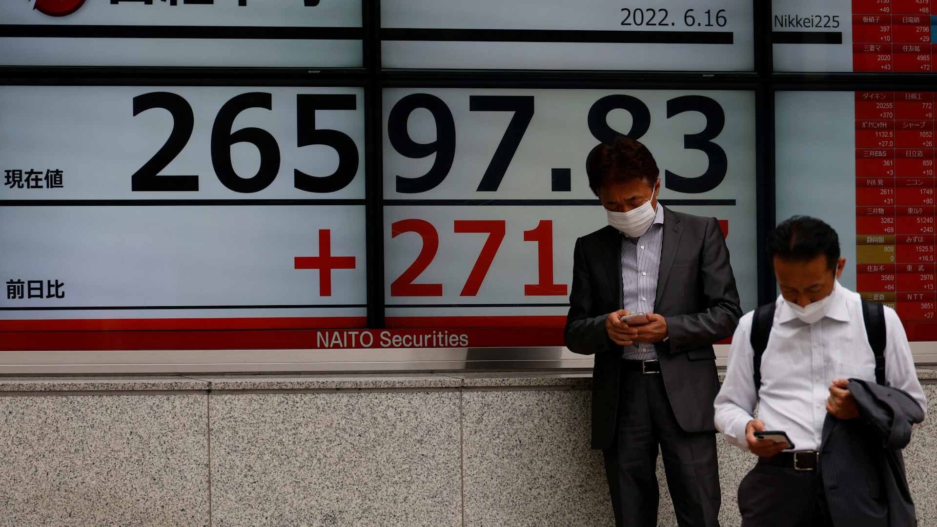 صورة بعنوان: الأسهم اليابانية تتراجع مدفوعةً بالتوتر الأميركي الصيني  